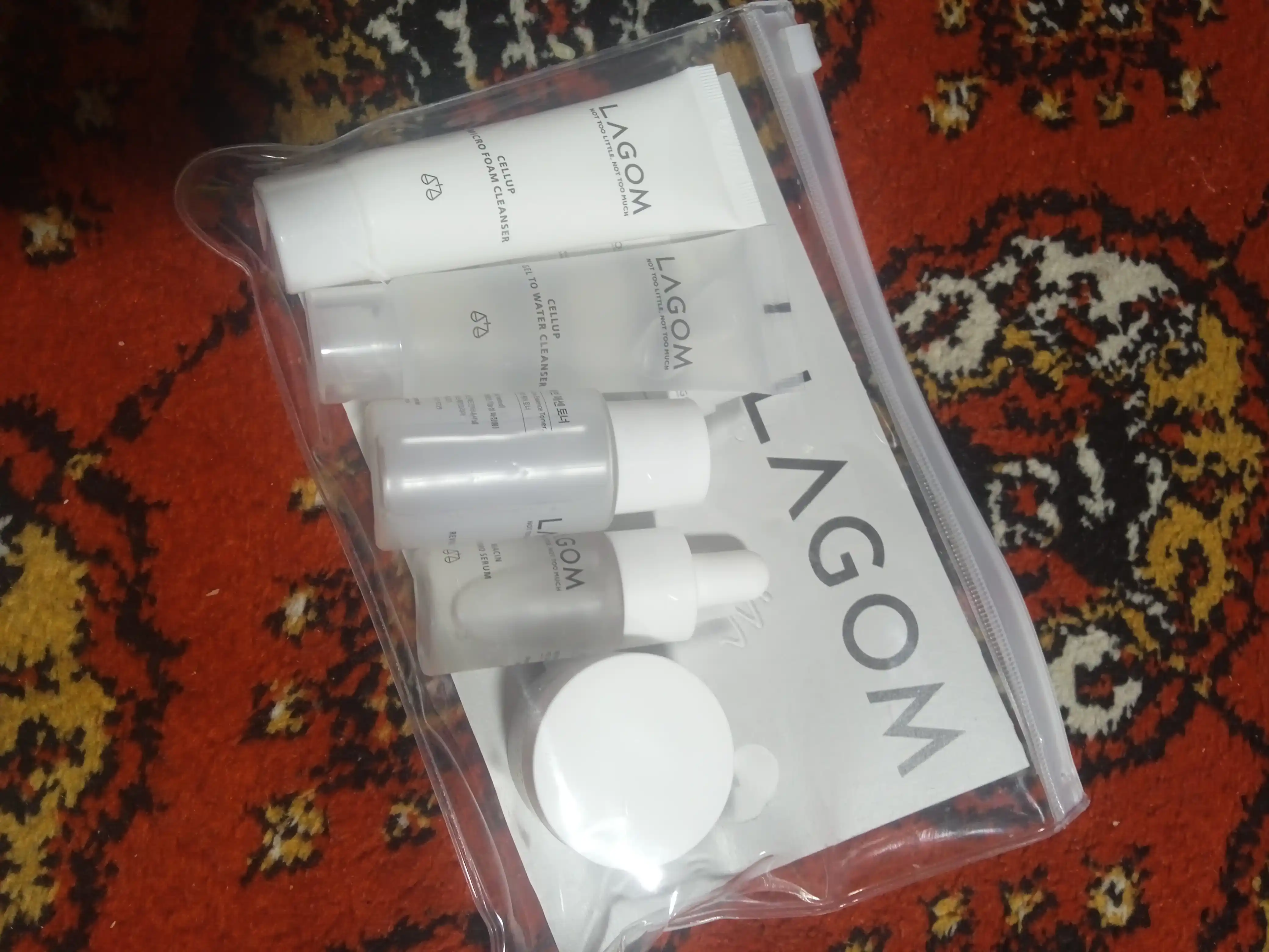 LAGOM TRAVEL KIT kosmetik vositalar to‘plami