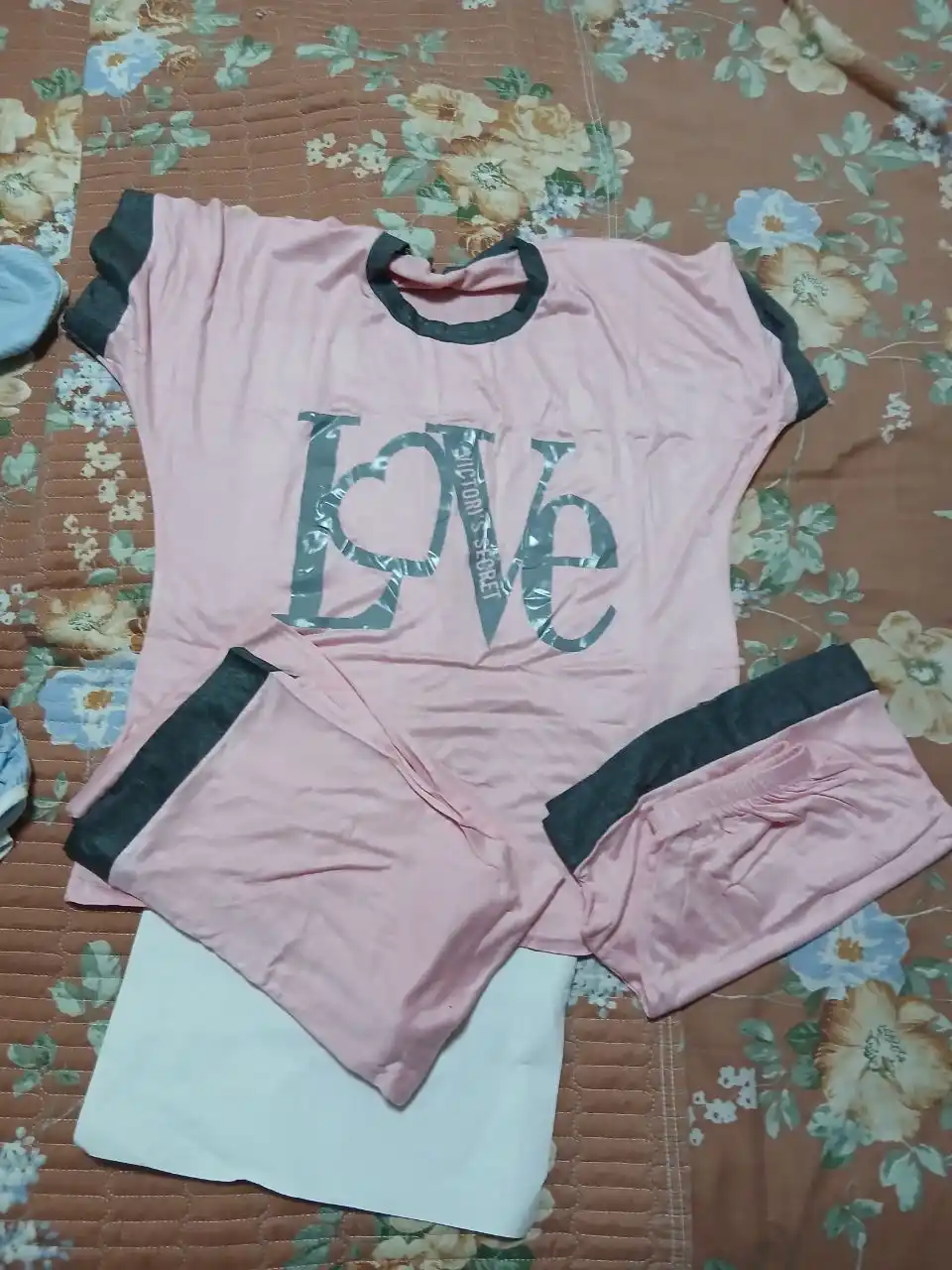 Pijama ayollar uchun, uy kiyimi, yengil matodan, o'lchamlar 46-48-50, M, L