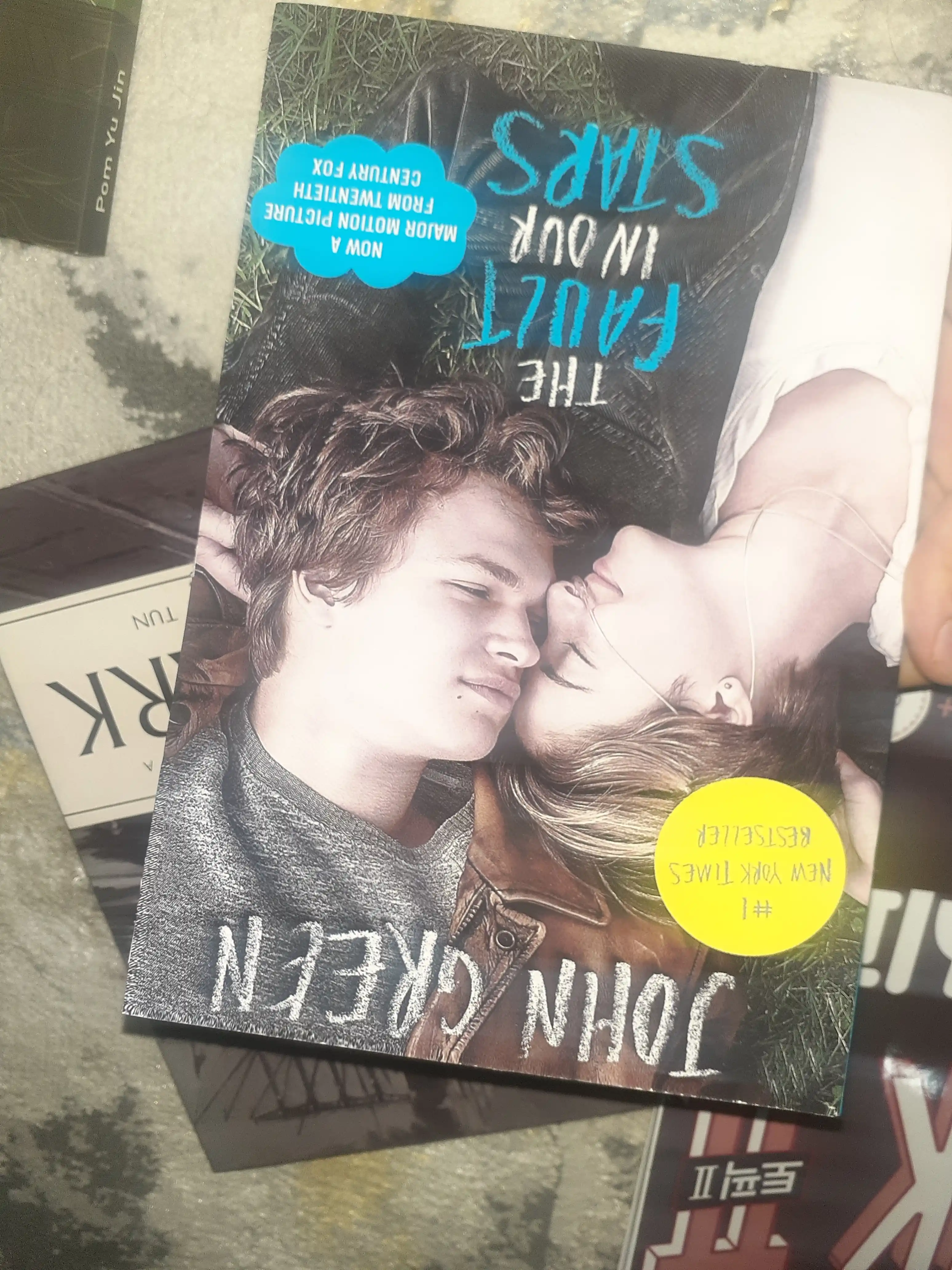 Kitob The fault in our stars, John Green, ingliz tilida