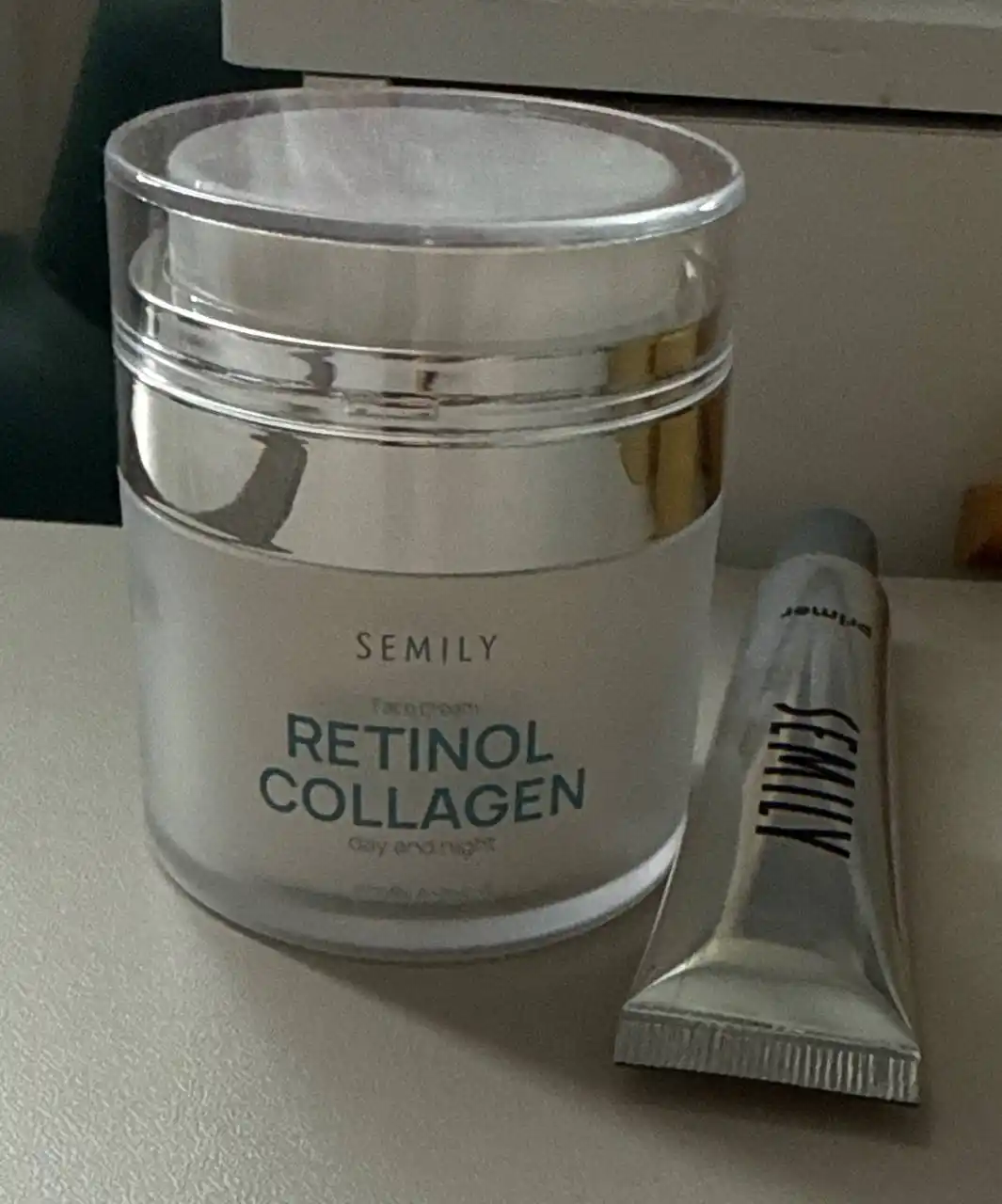 Dekolte sohasi uchun kollagen va retinolli, qarishga qarshi Semily yuz kremi, 50 ml