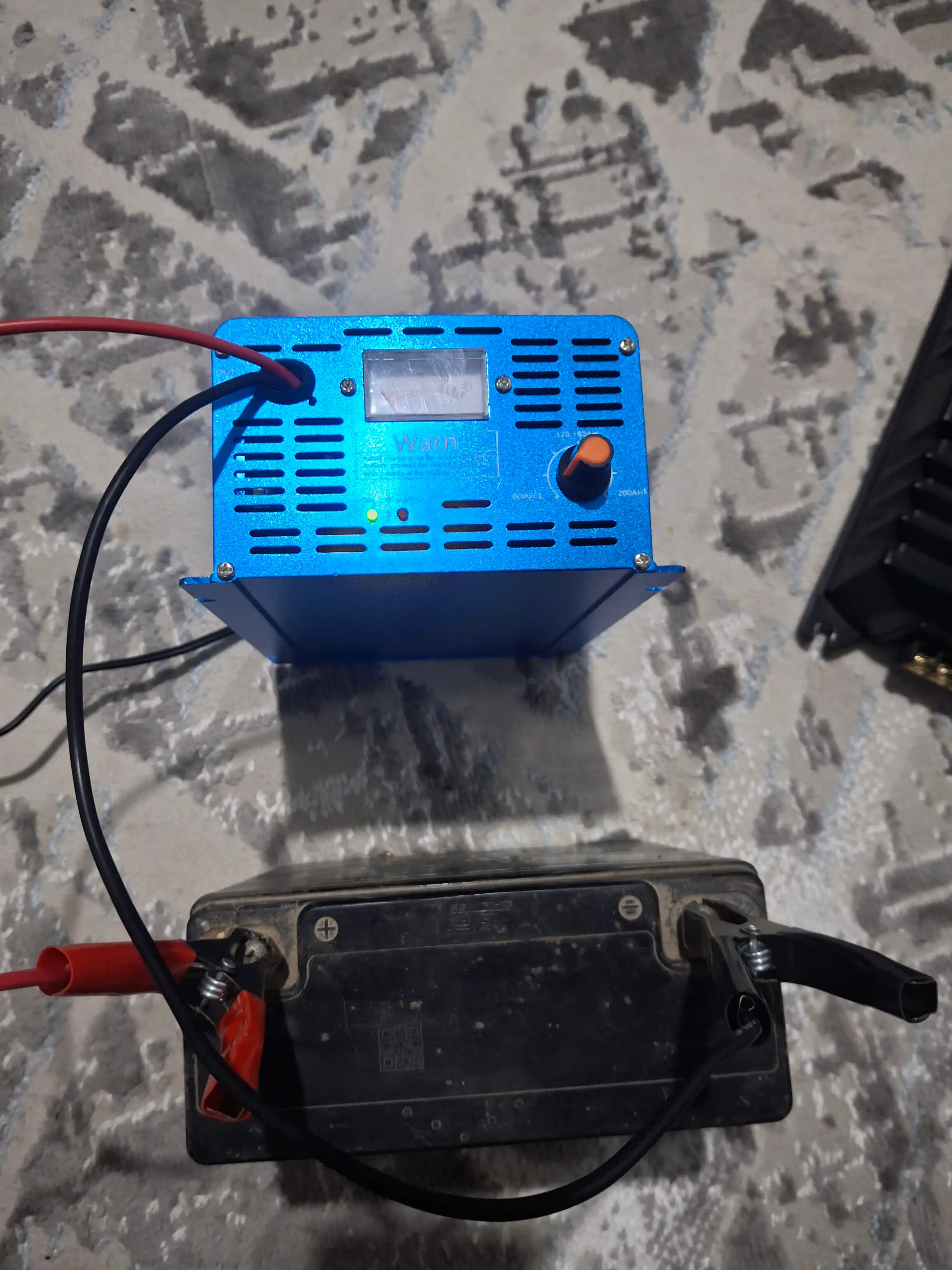 Avtomobil invertori, 12V/30A akkumulyatorlarni zaryadlash qurilmasi
