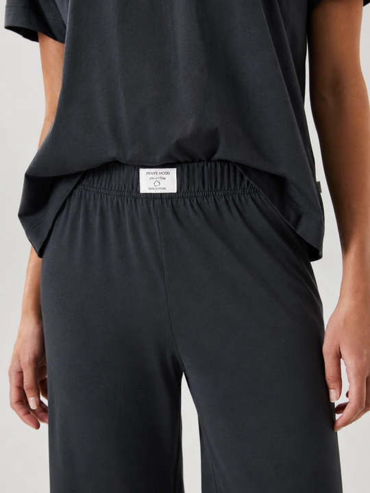 Ayollar uchun uy kiyimi va pijama to'plami