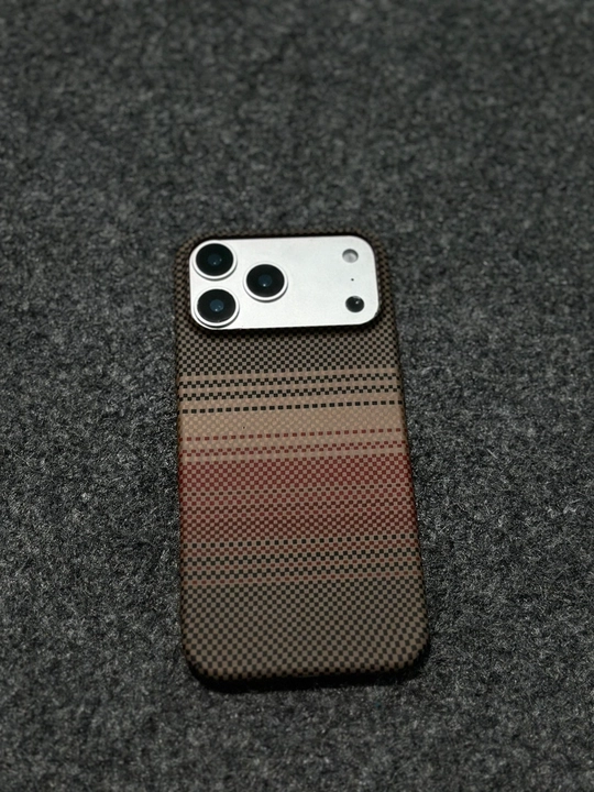 IPhone 11–17 Pro Max uchun MagSafe Karbon g‘ilofi – Yupqa va mustahkam himoya g‘ilofi - 