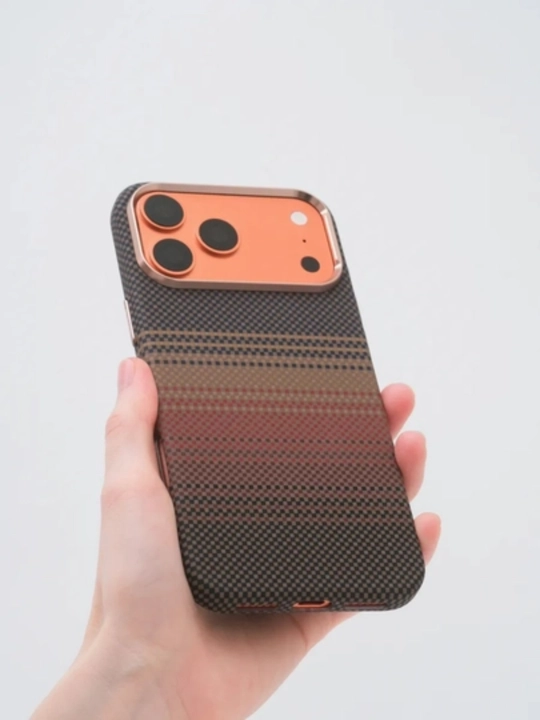 IPhone 11–17 Pro Max uchun MagSafe Karbon g‘ilofi – Yupqa va mustahkam himoya g‘ilofi