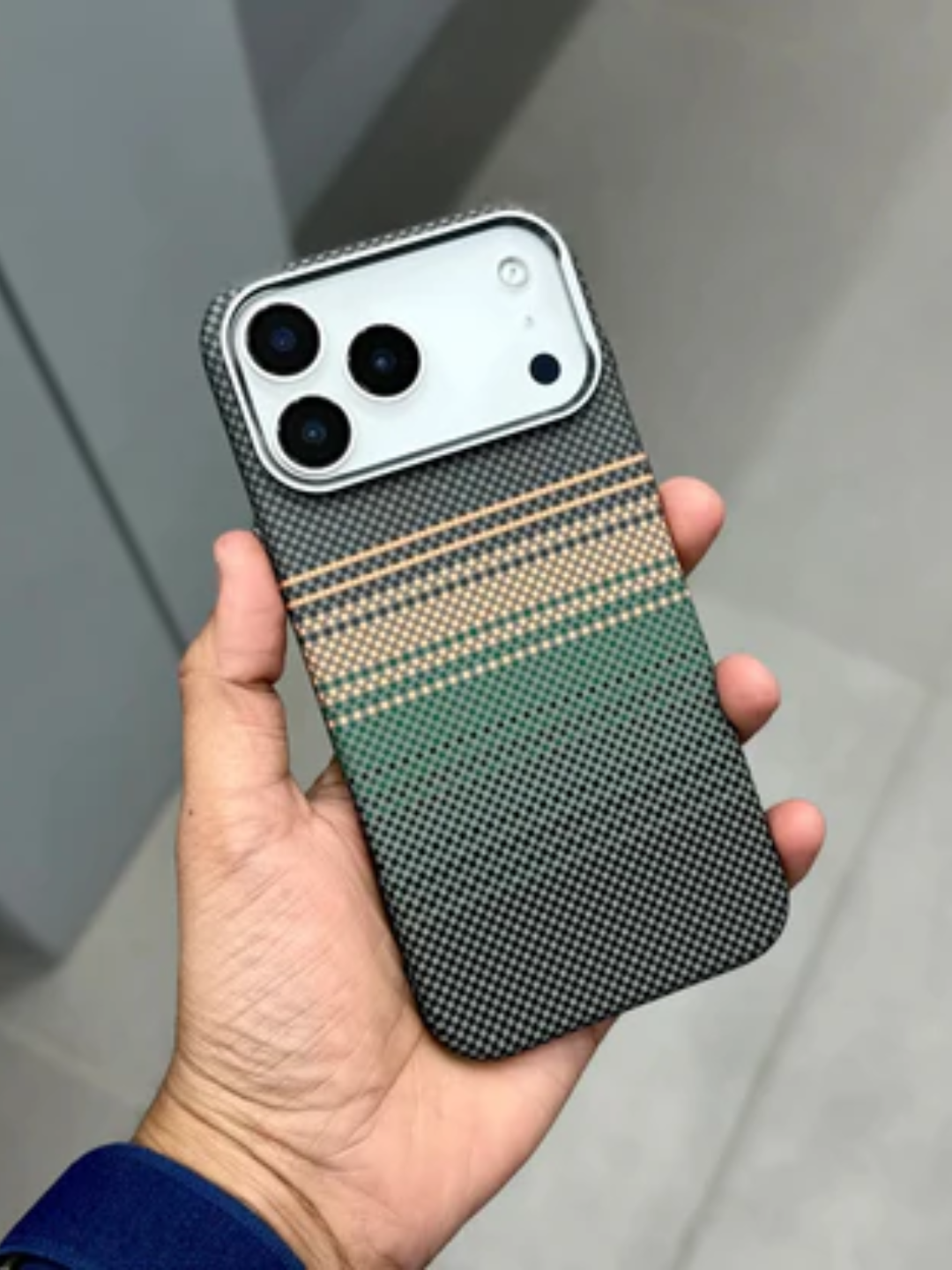 IPhone 11–17 Pro Max uchun MagSafe Karbon g‘ilofi – Yupqa va mustahkam himoya g‘ilofi