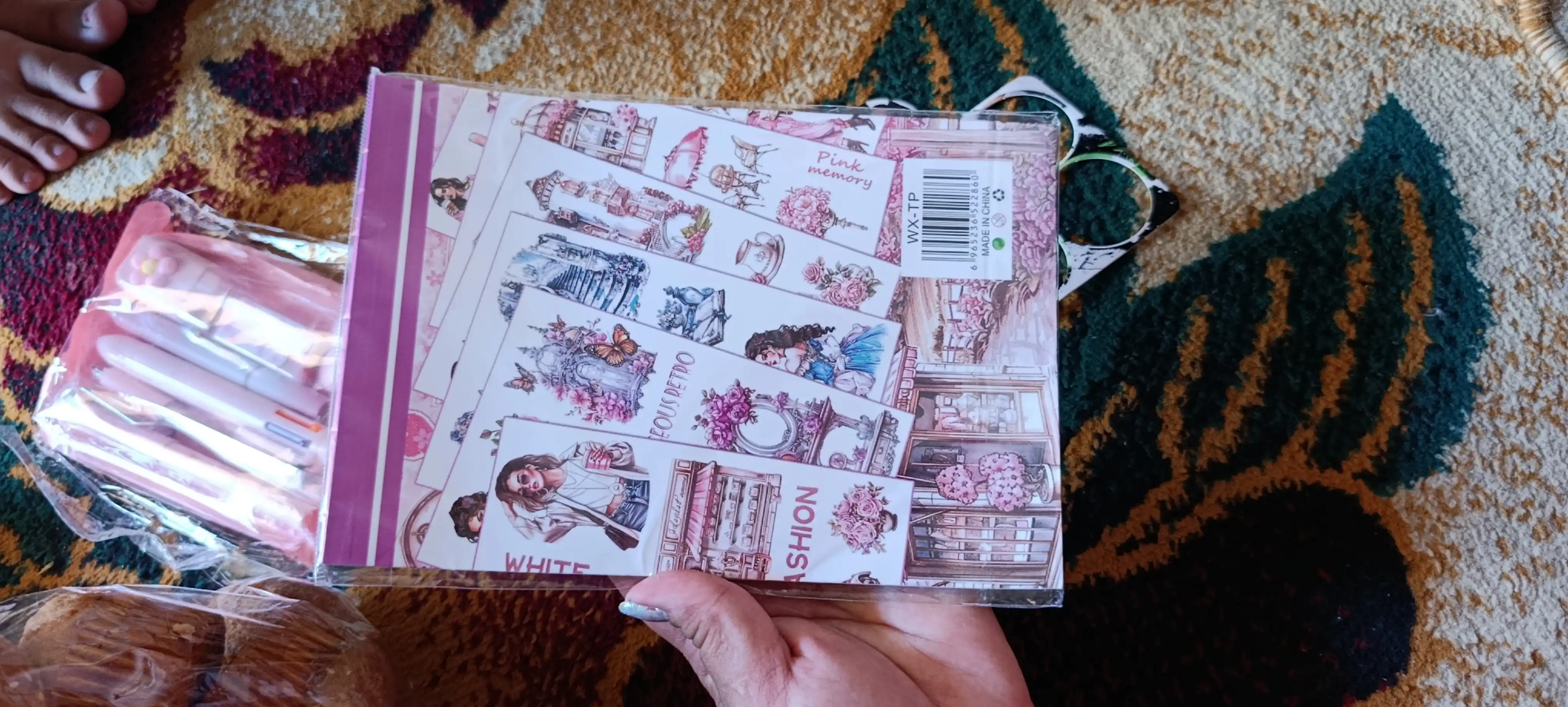 Sticker book 100+ стикеров A5 – 12 листов, эстетических наклеек