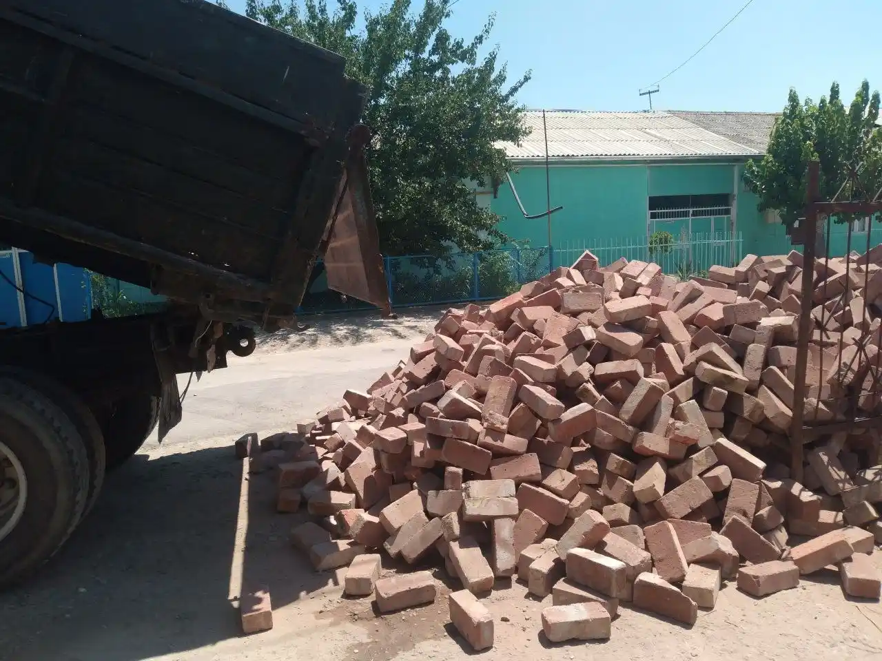 Кирпич керамический полнотелый 12×24 см, 2 кг – прочный строительный кирпич