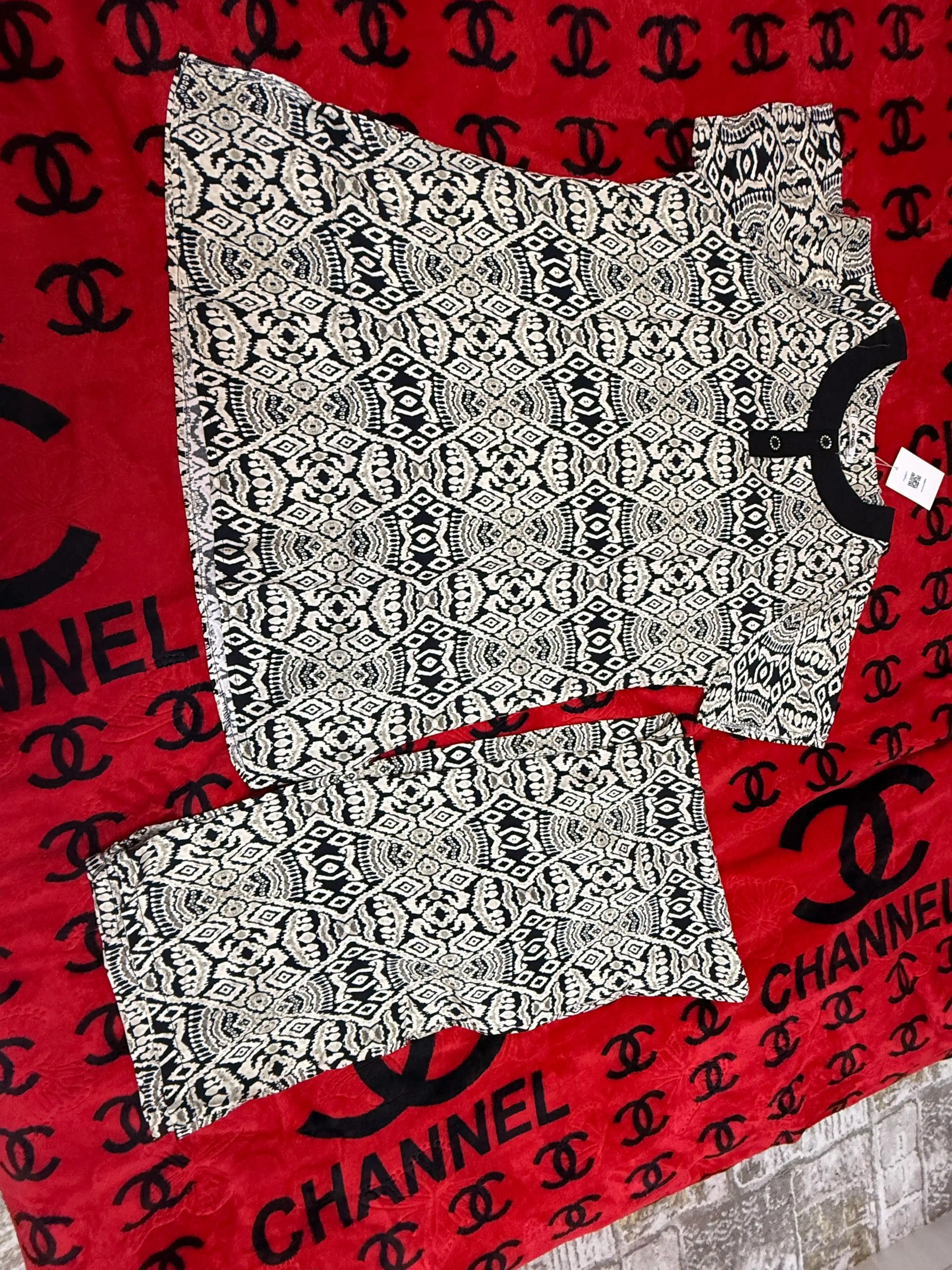 Ayollar kostyumi ikki qismli shtepel mato, ikat naqshli, tugmali, yozgi, erkin fason