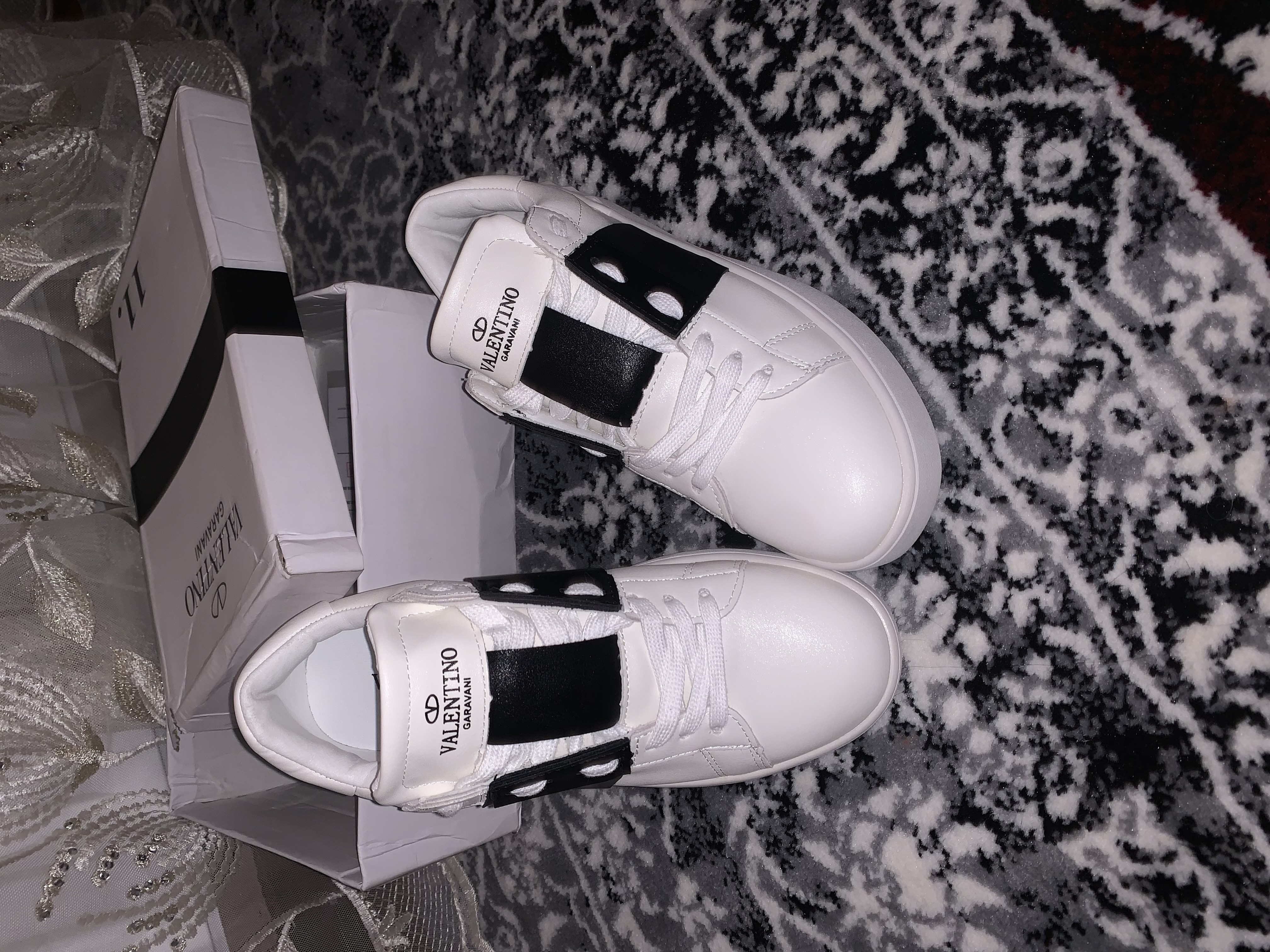 Женские кроссовки Valentino Garavani с коробкой и документами для зимы и весны 36-41