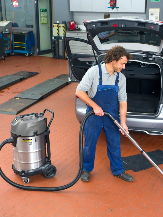 Пылесос Karcher NT 70/2 Me Classic 1.667-224.0 для сухой и влажной уборки 70 л