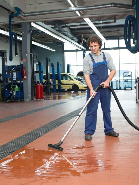 Пылесос Karcher NT 70/2 Me Classic 1.667-224.0 для сухой и влажной уборки 70 л