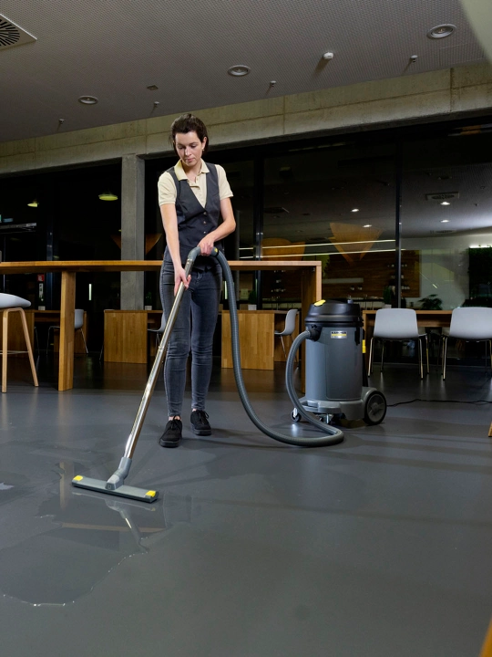 Пылесос Karcher NT 48/1 1.428-620.0 для сухой и влажной уборки, бак 48 литров