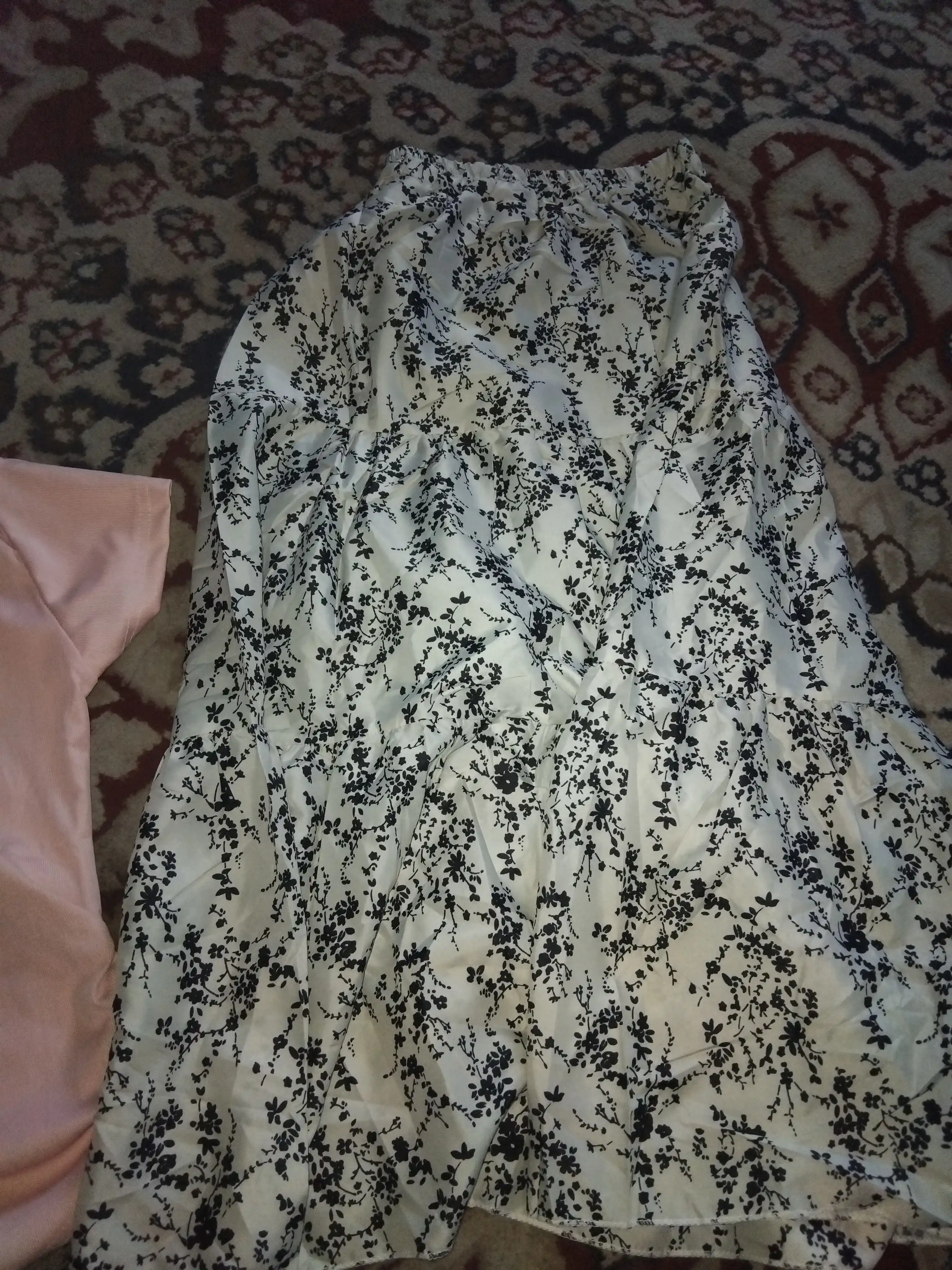 Ayollar yubkasi, uzun, gul naqshli, yozgi, qora/oq, S-XL