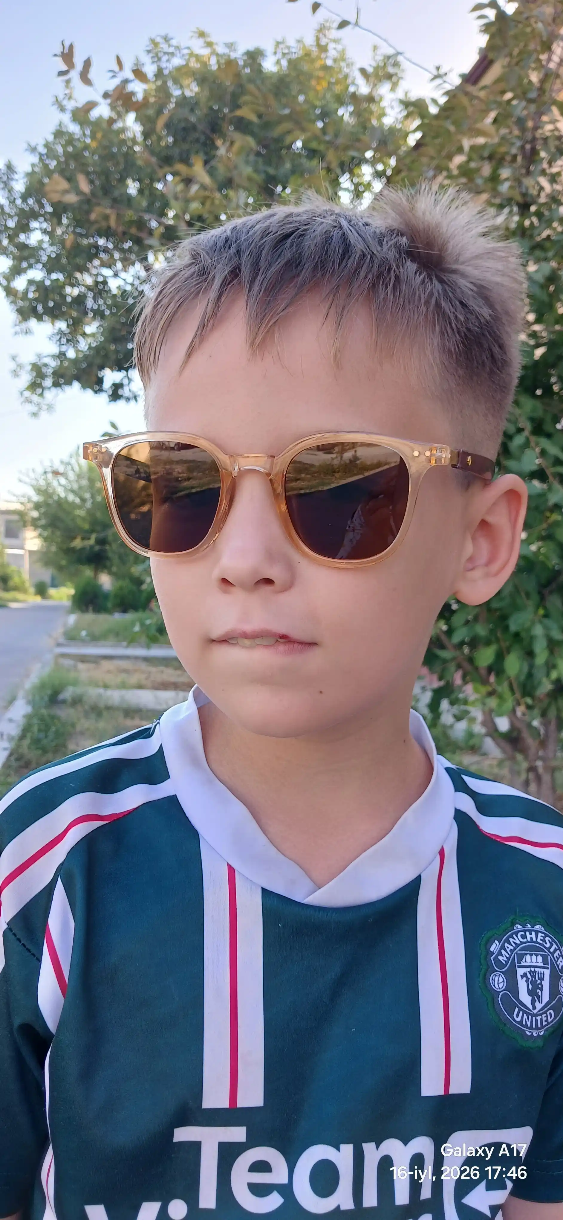 Qish, yoz va rulda haydash uchun erkaklar va ayollar uchun quyoshdan himoyalovchi qora ko‘zoynak