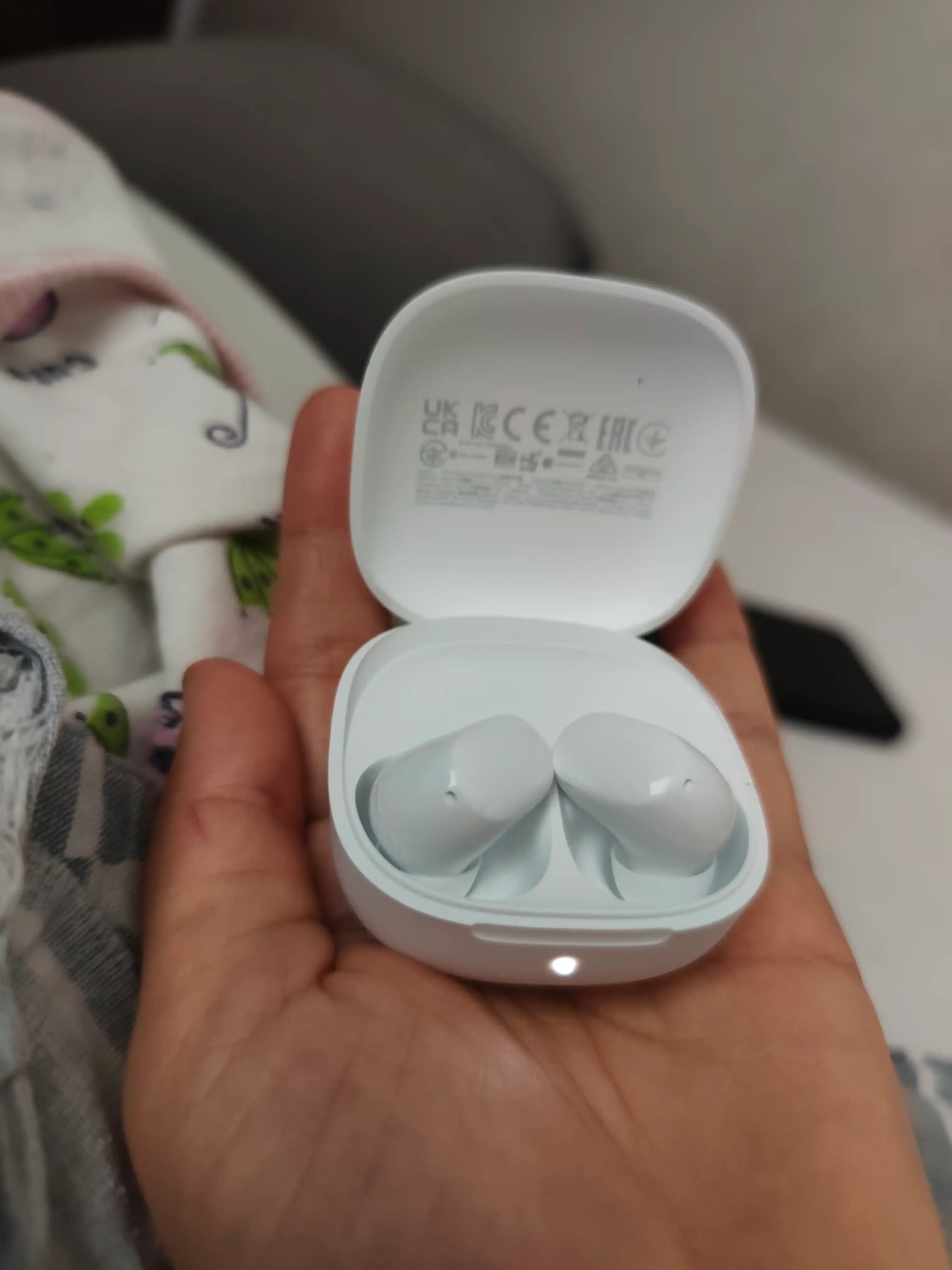 Redmi buds 6 play simsiz quloqchinlari, 36 soatgacha musiqa tinglash