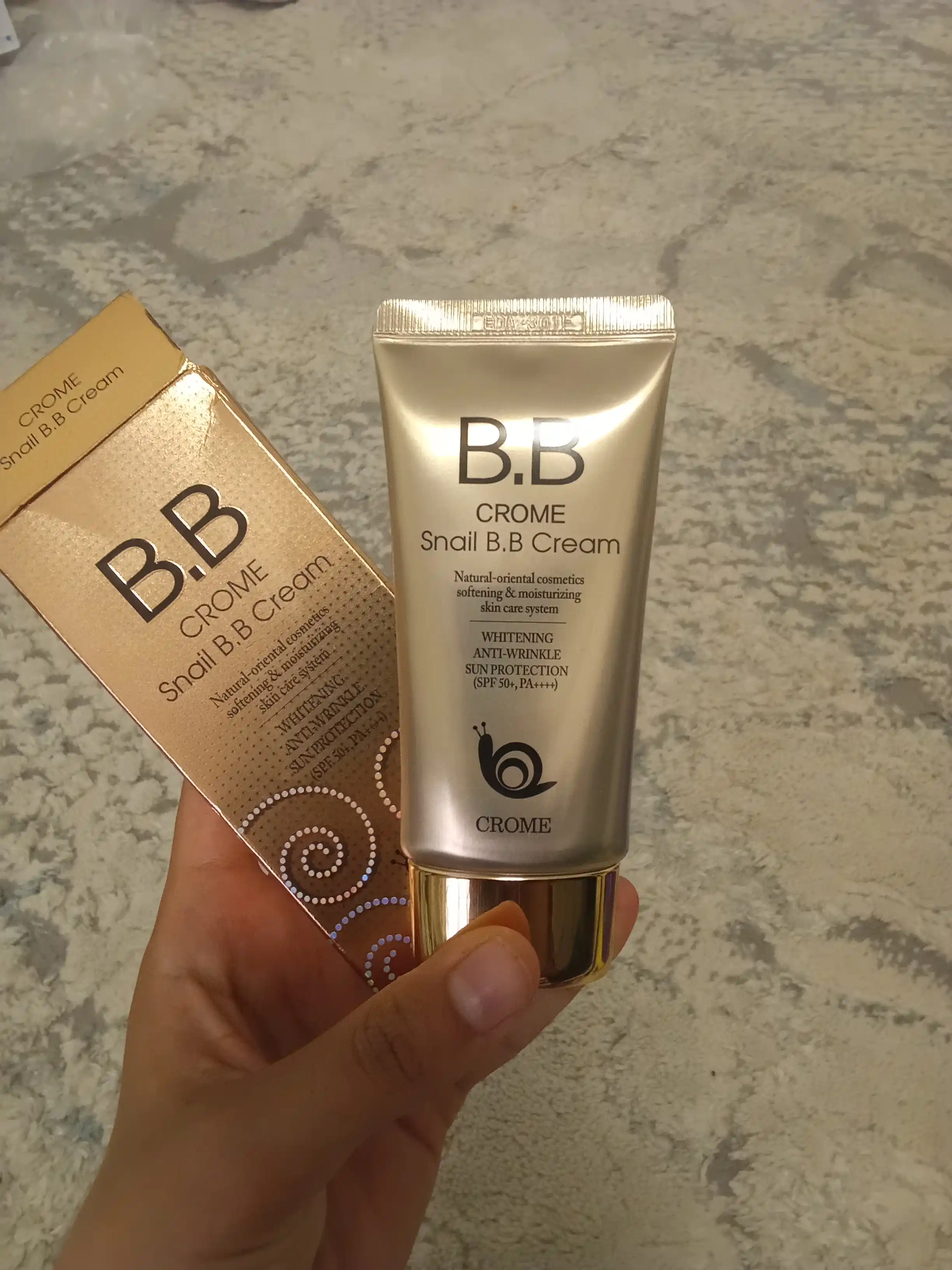 CROME SNAIL BB chig‘anoq mutsinli krem, oqartiruvchi tonal krem, 50 ml
