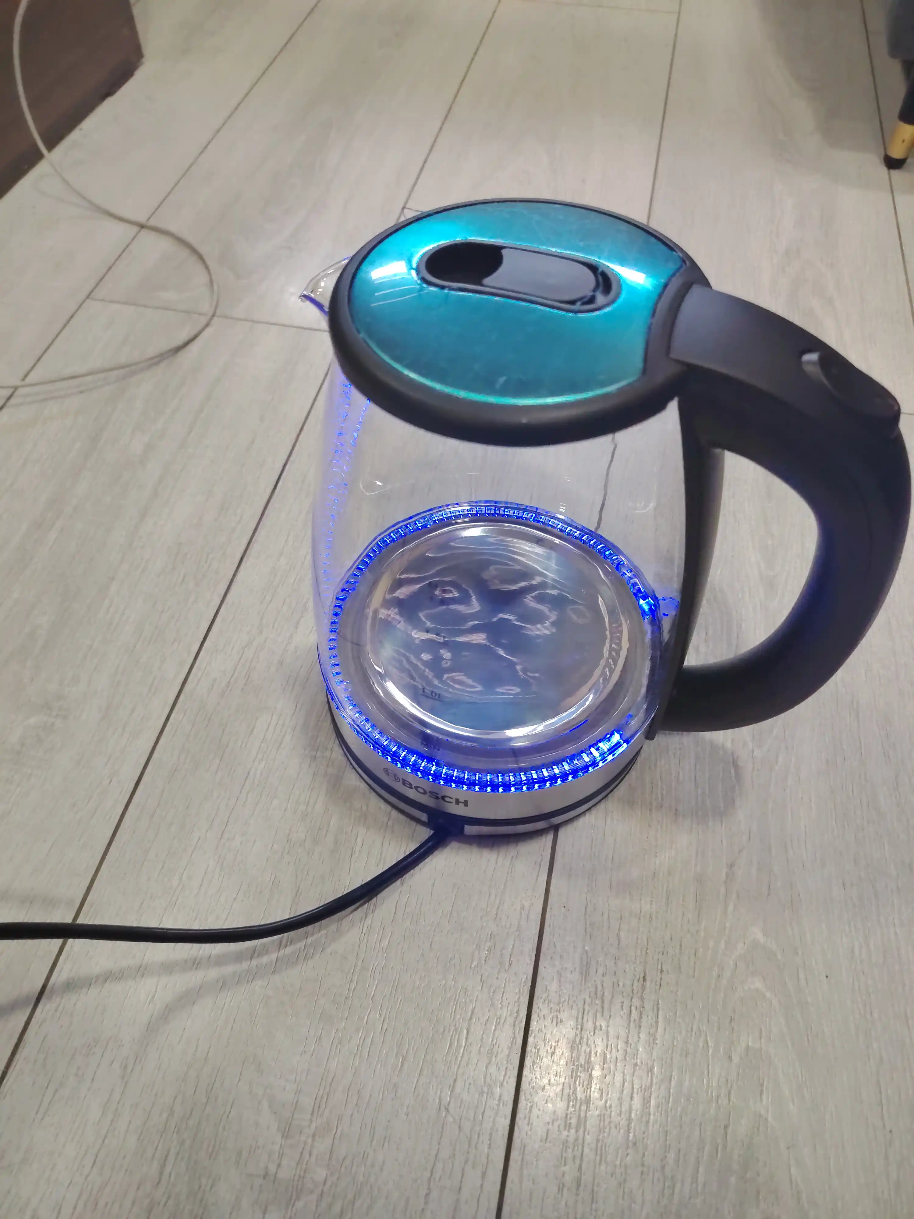 Elektr choynak 1.8l - 2.0l, 1500W - 2200W, zamonaviy dizayn va 360° aylanuvchi baza