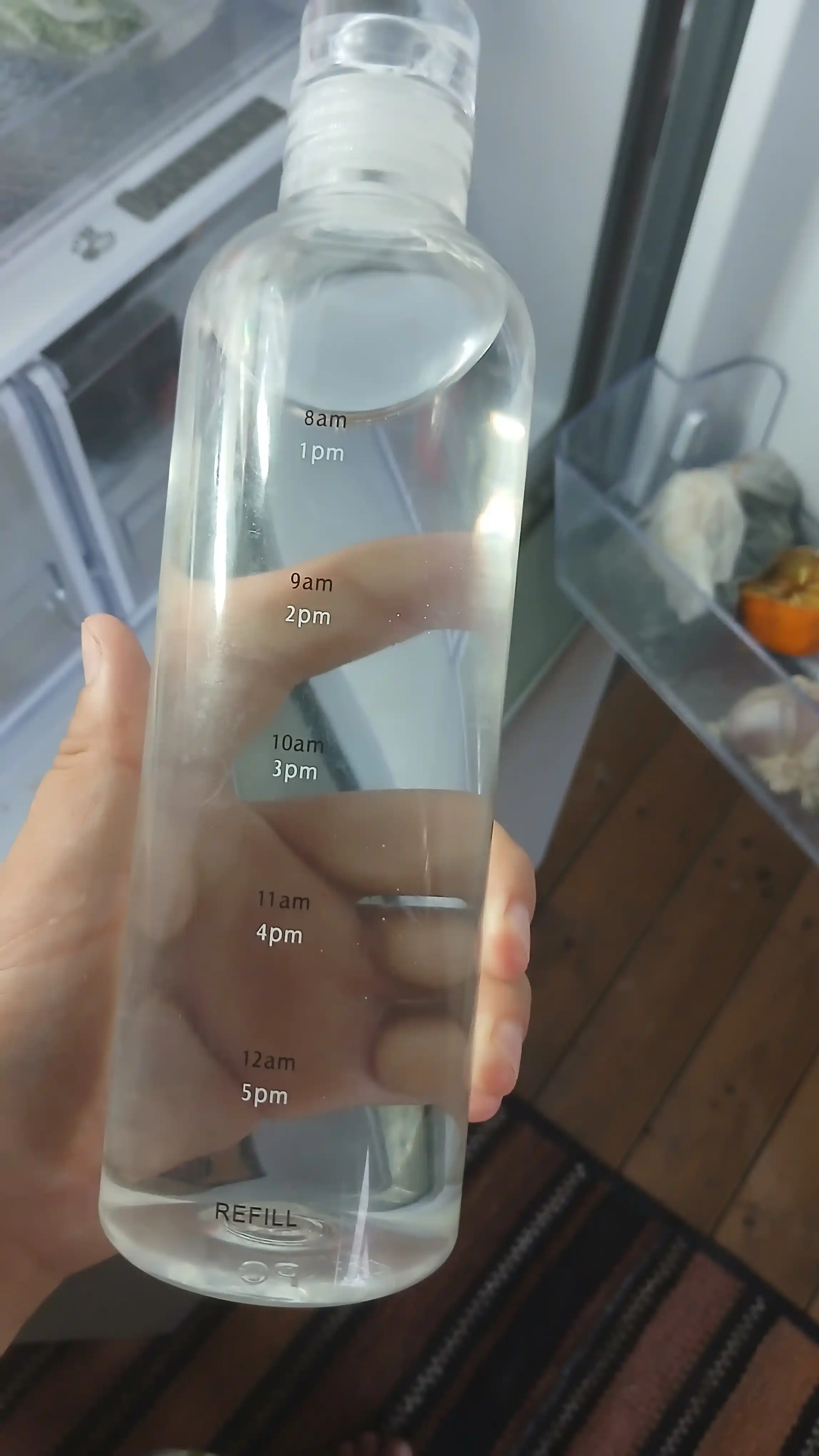 Suv uchun estetik plastik idish (butilka), o'lchov shkalasi bilan, 500 ml va 750 ml