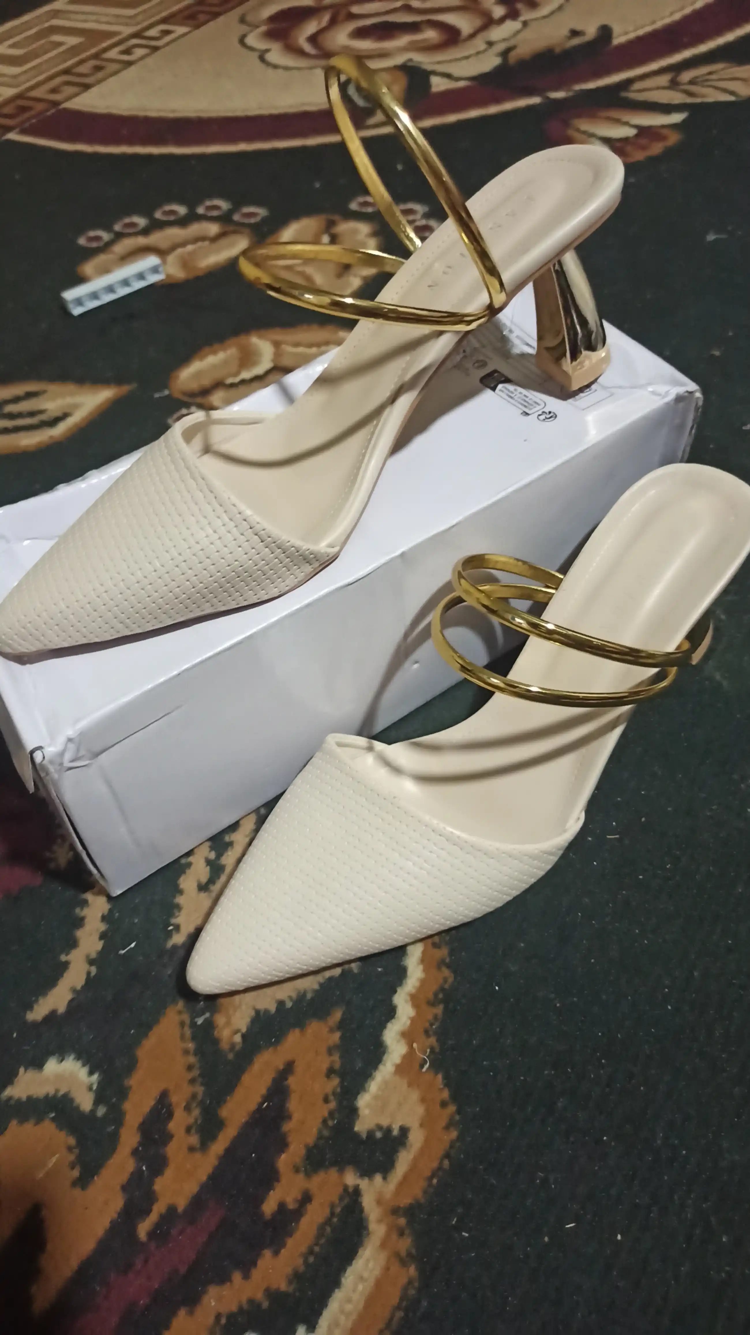 Ayollar oyoq kiyimi, ayollar yozgi oyoq kiyimi, ayollar shippaklari, ayollar sandallari (36–40 o‘lchamlar)
