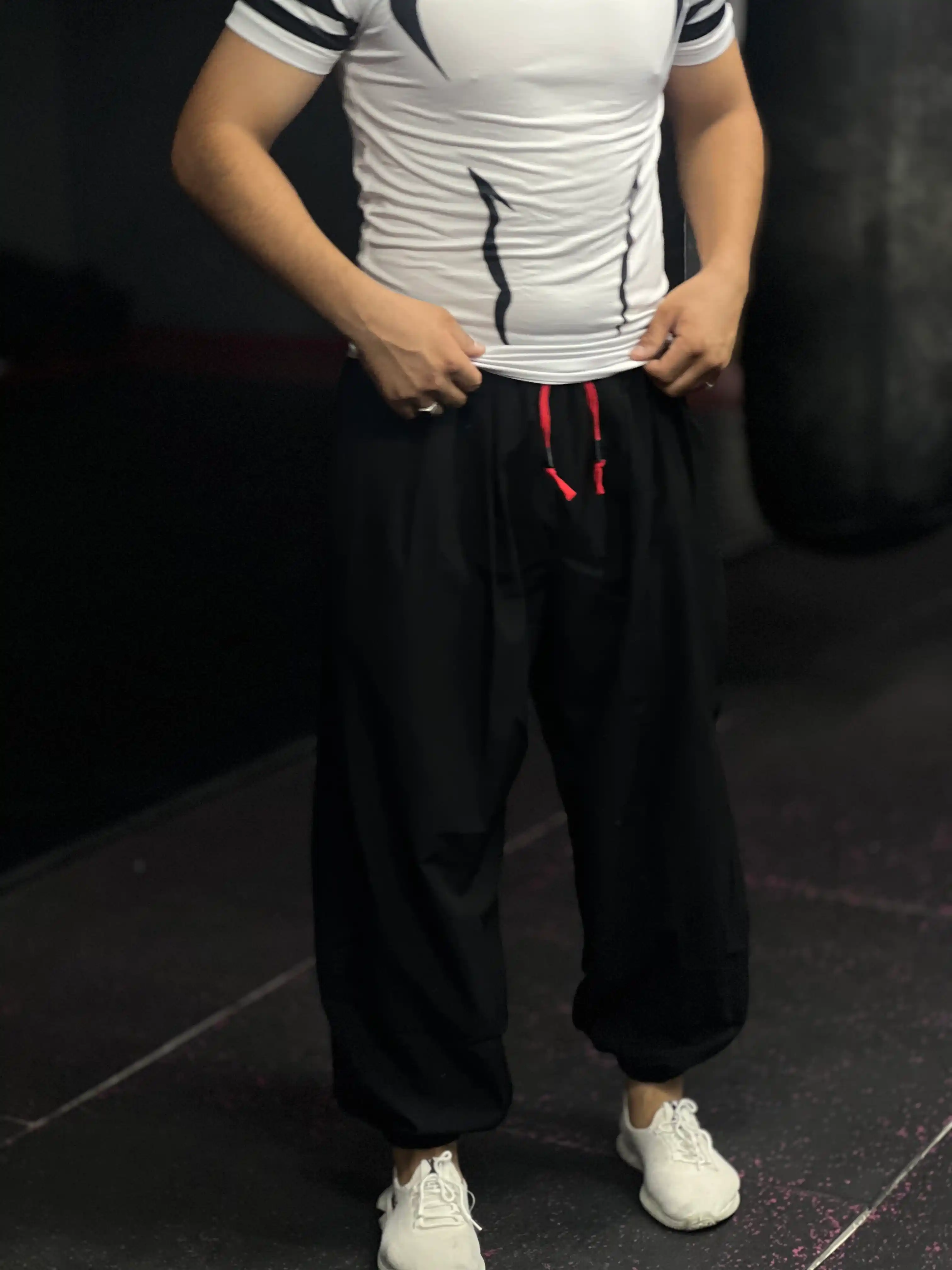 Toji Fushiguro stilidagi keng oversize shimlar
