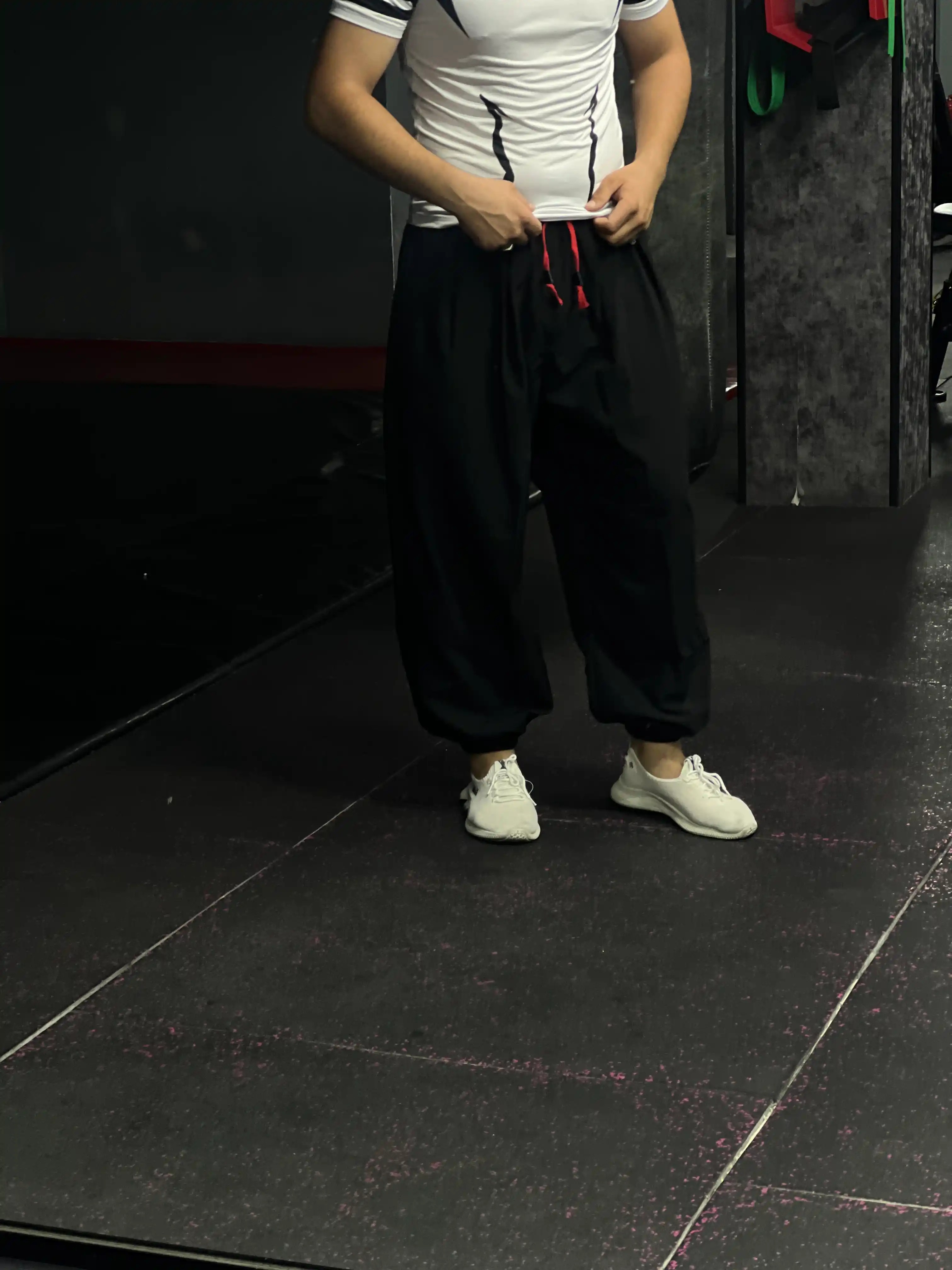 Toji Fushiguro stilidagi keng oversize shimlar
