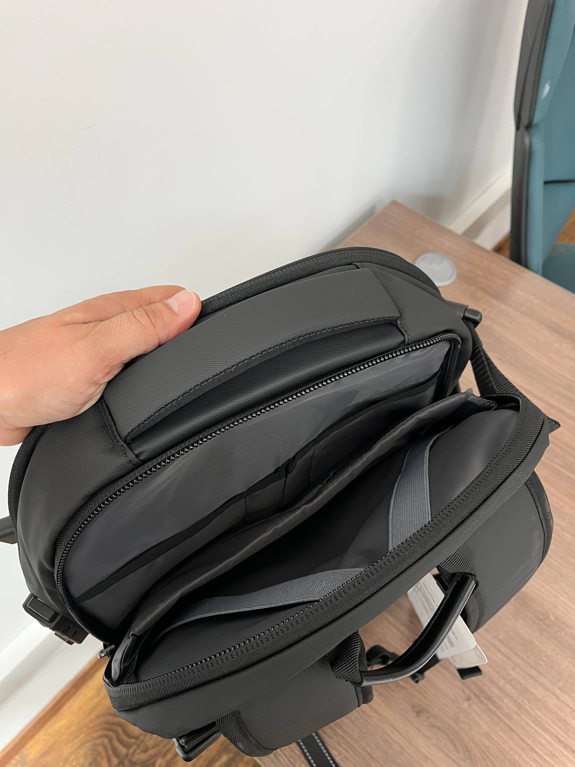 Vakuumli ryukzak 17" noutbuk uchun, 60 l, nasos va TSA qulf bilan