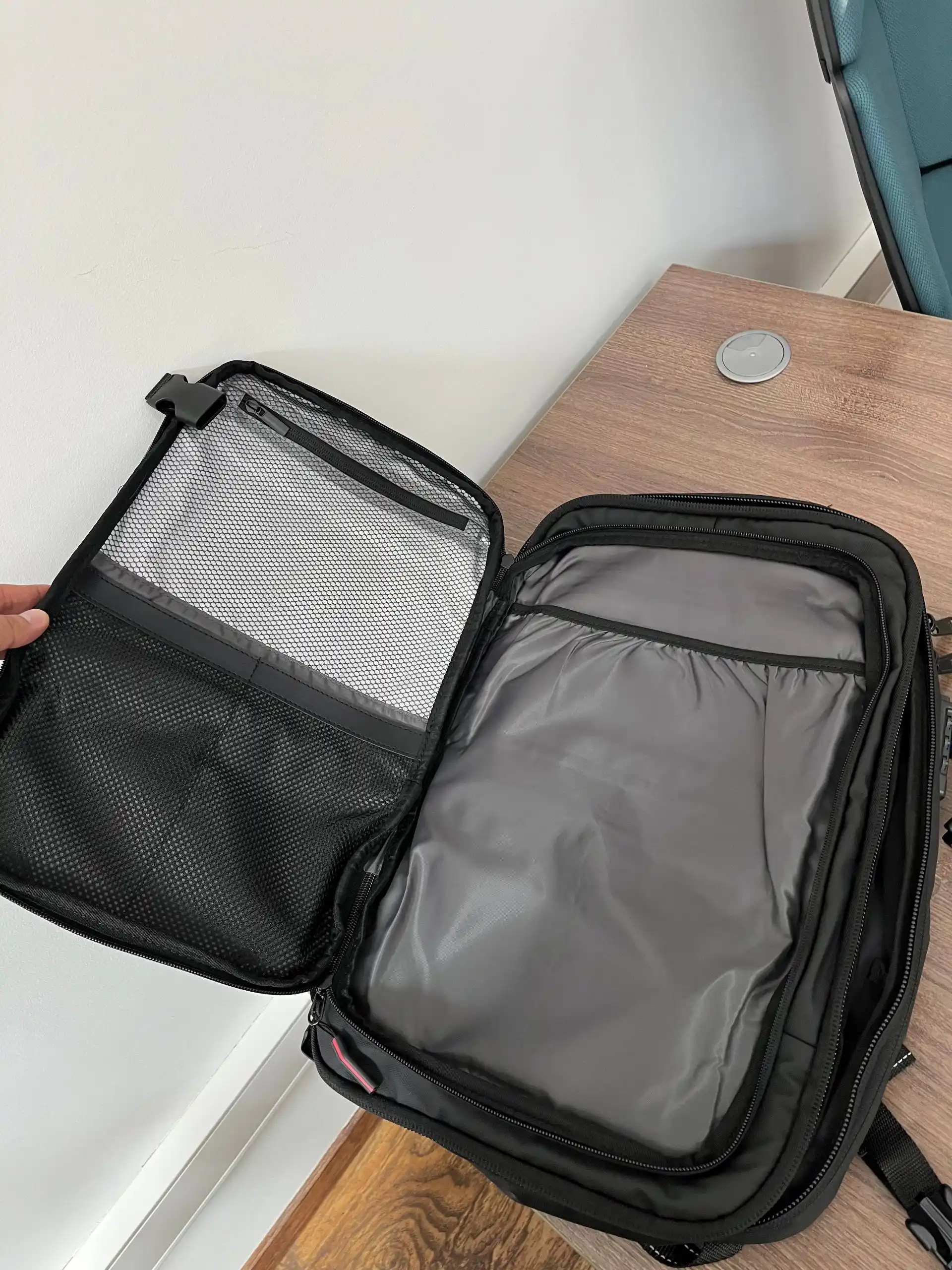 Vakuumli ryukzak 17" noutbuk uchun, 60 l, nasos va TSA qulf bilan
