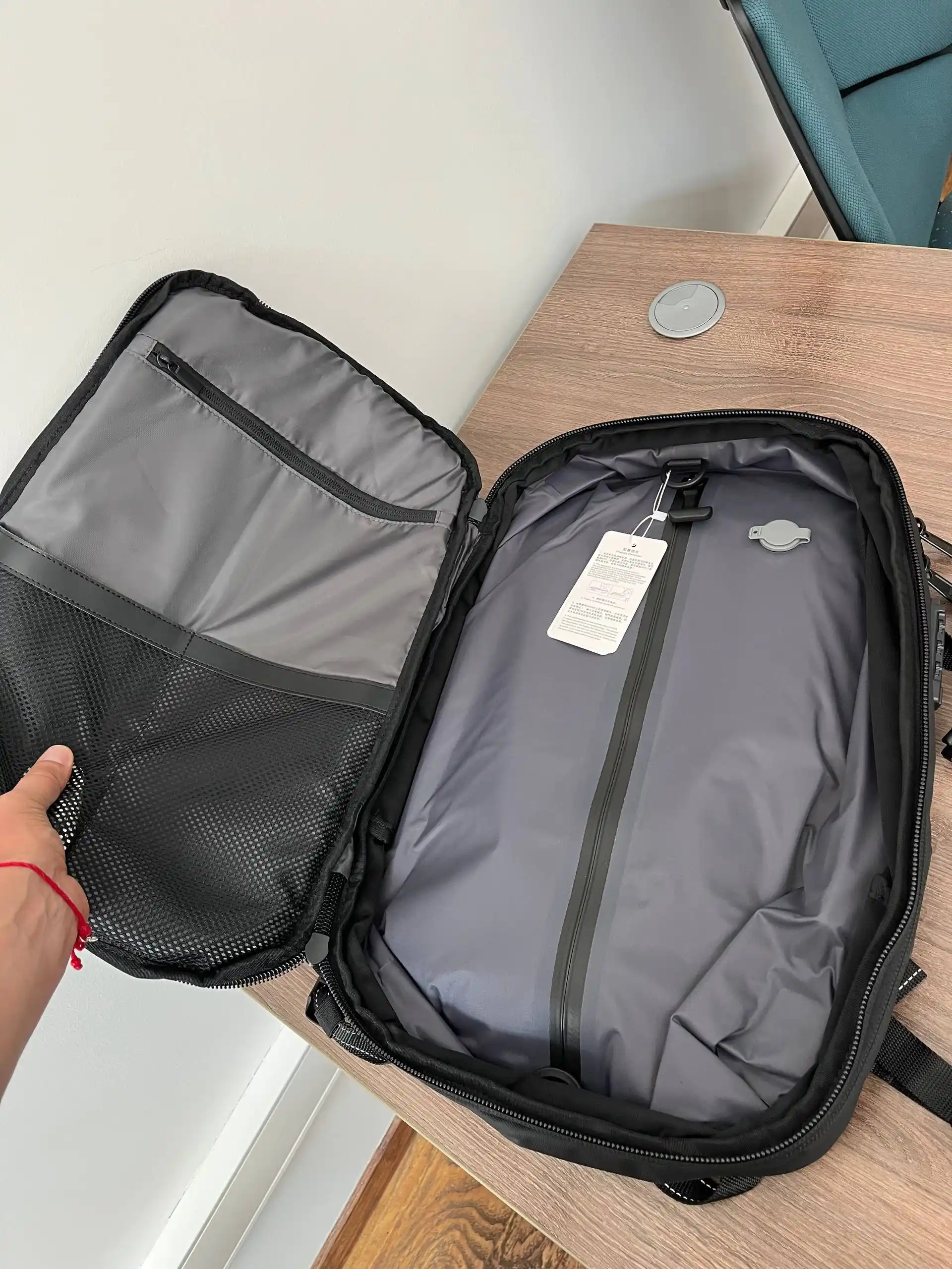Vakuumli ryukzak 17" noutbuk uchun, 60 l, nasos va TSA qulf bilan