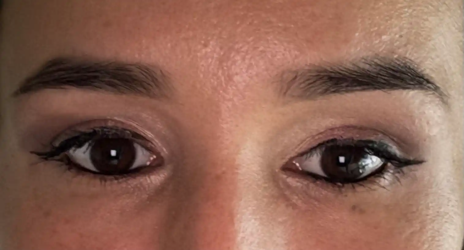 Стойкий контурный карандаш для глаз EYE SKETCH