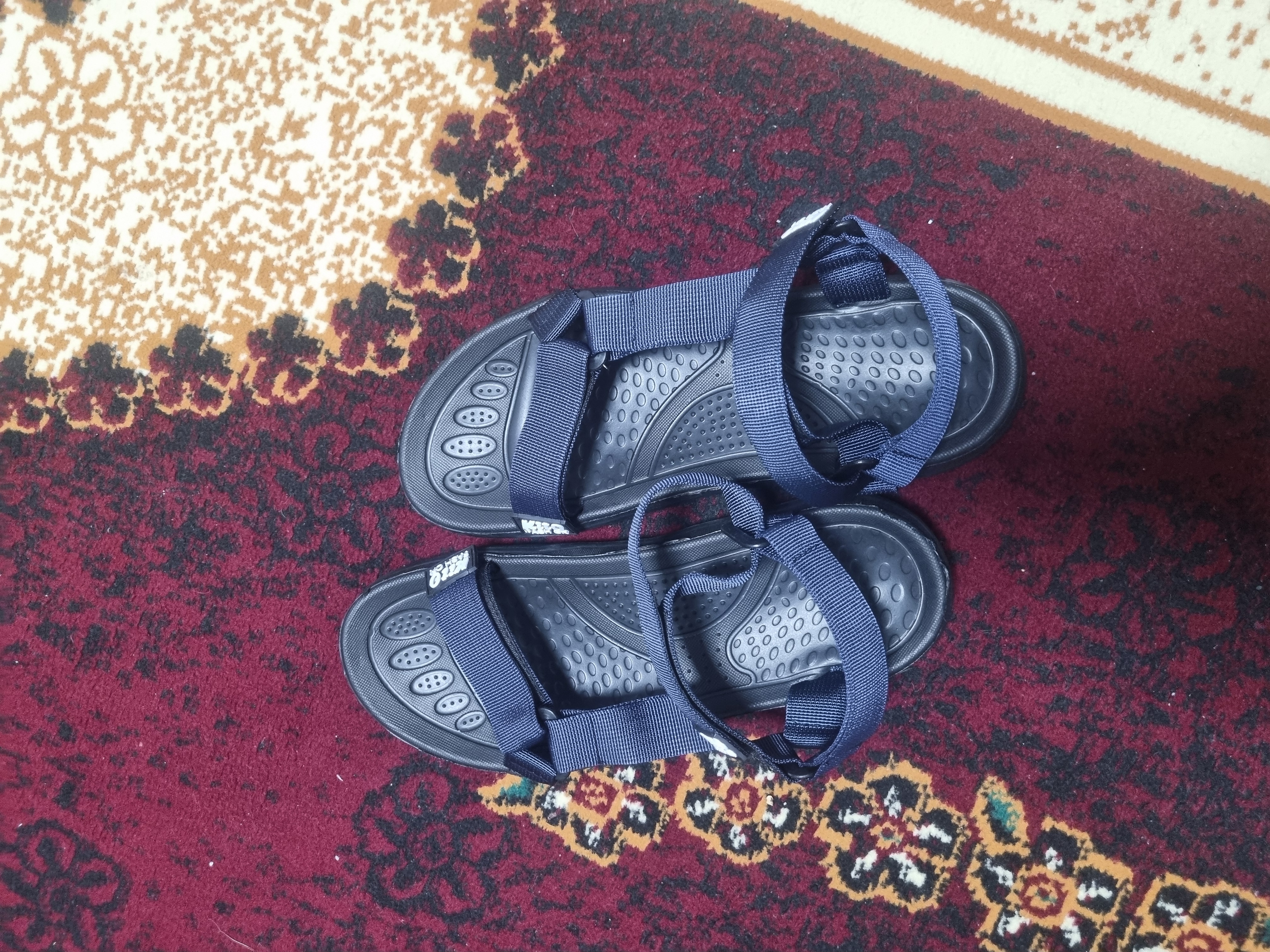 Erkaklar uchun sandallar, yengil, yozgi, shaharda va hordiq uchun, bosonojkalar, 40-45