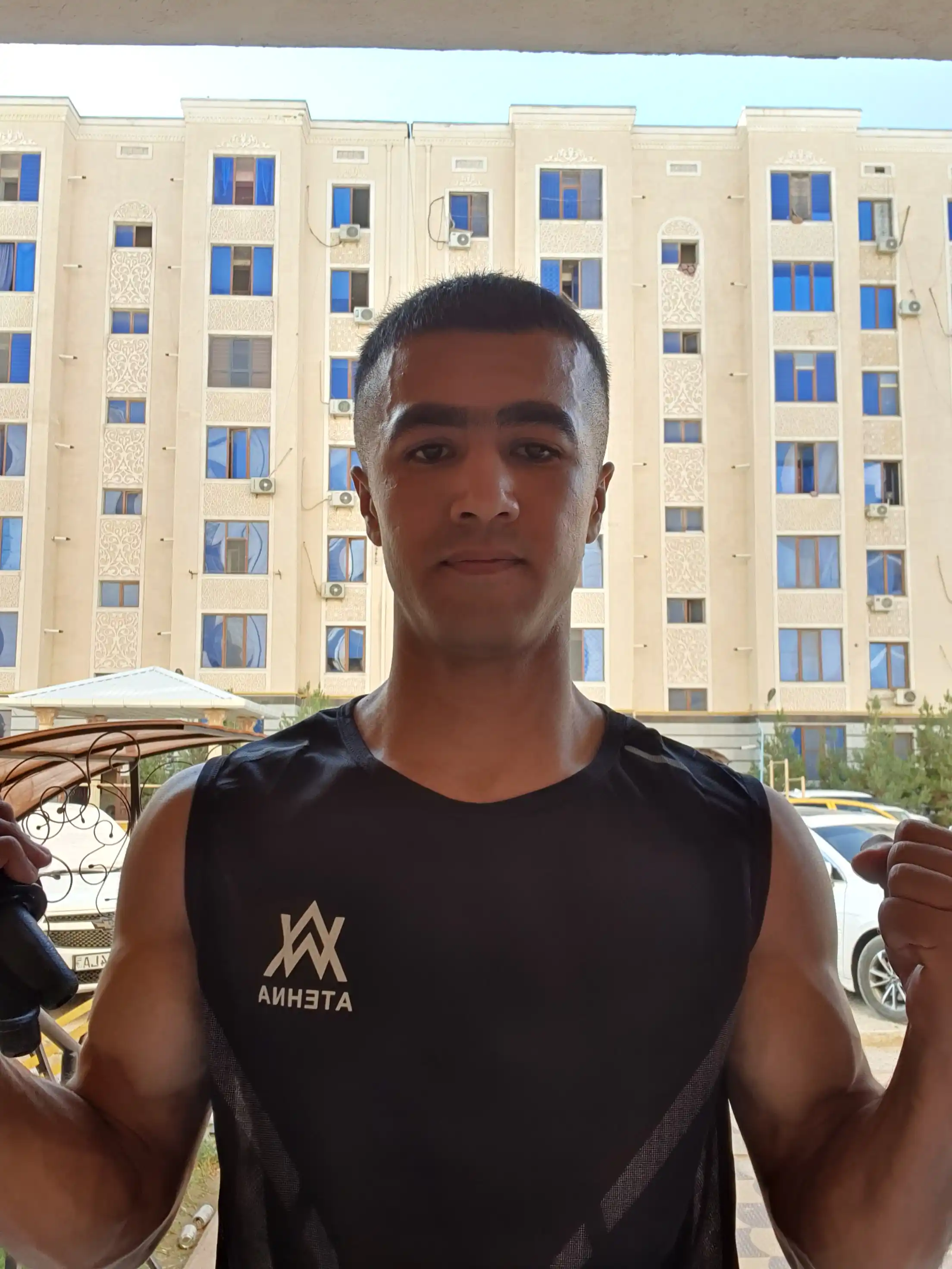 Erkaklar uchun sport maykasi, yengsiz, zal, fitnes va mashg‘ulotlar uchun, tez quriydigan