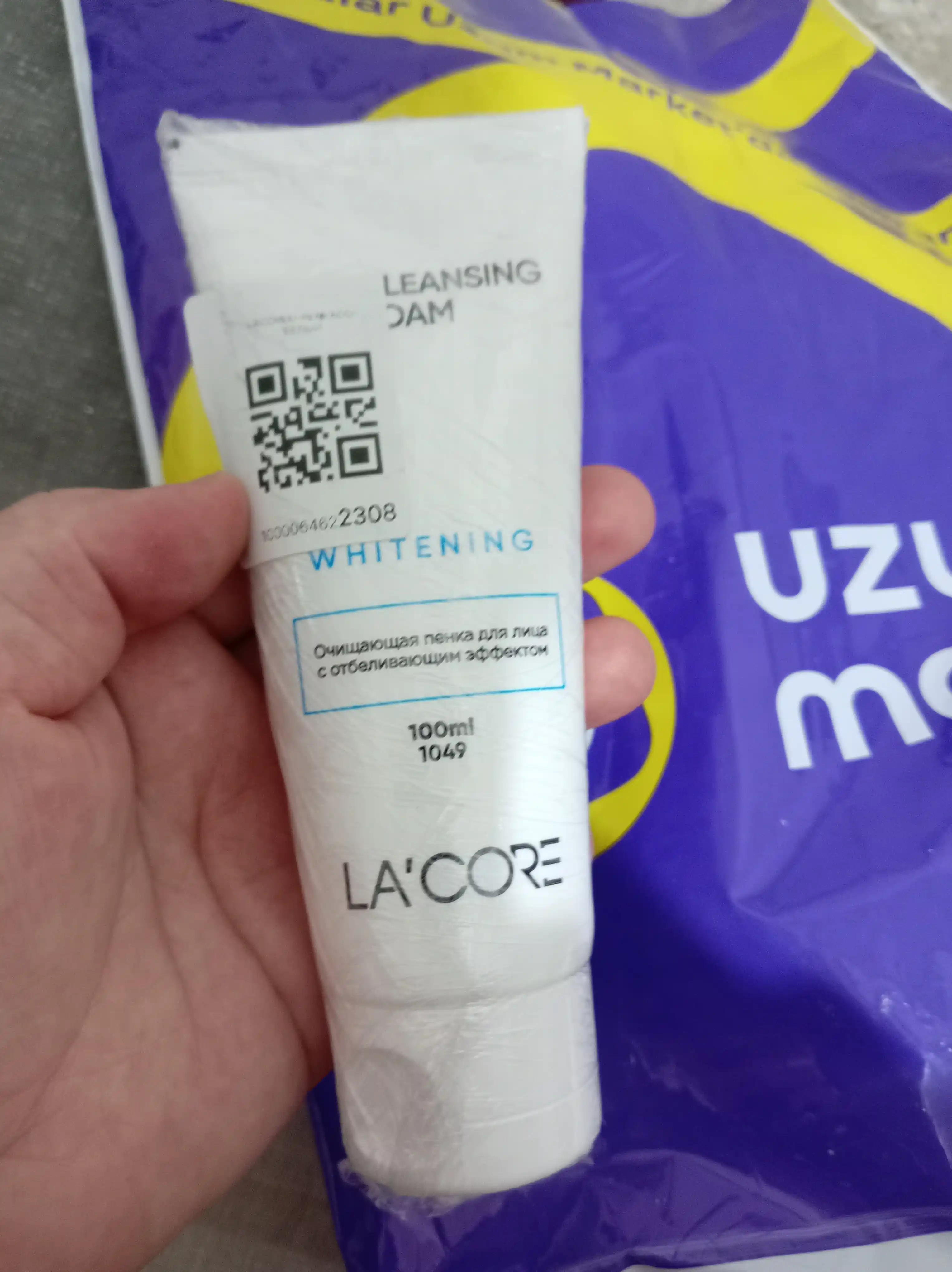LA'CORE, oqartiruvchi effektga ega penka, yuz uchun ko'pik, yog'li va dog'li yuzlar uchun