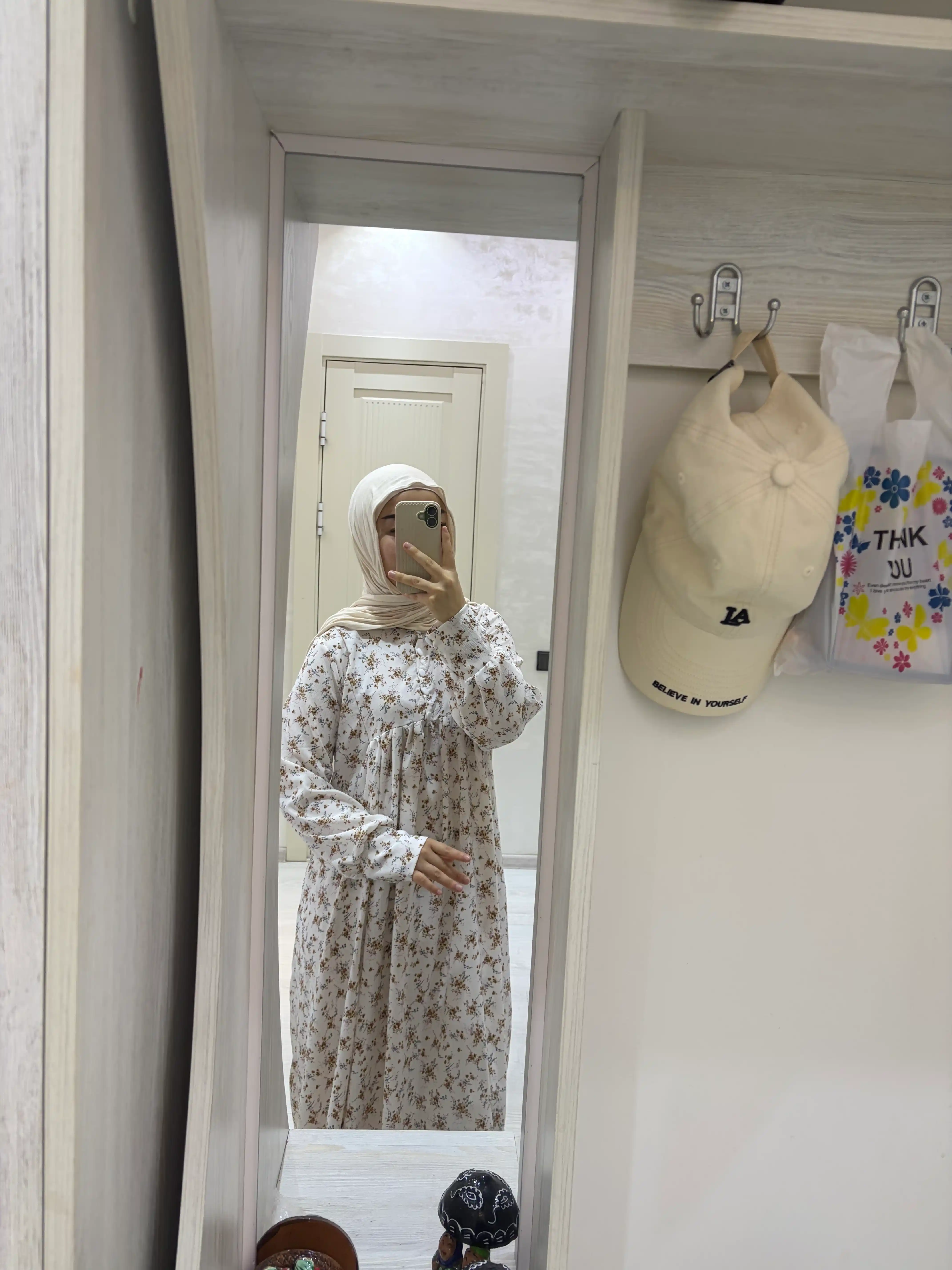 Ayollar uzun libosi yengi va gul naqshli, yozgi sarafan ro‘molsiz, standart 46-54 o‘lcham