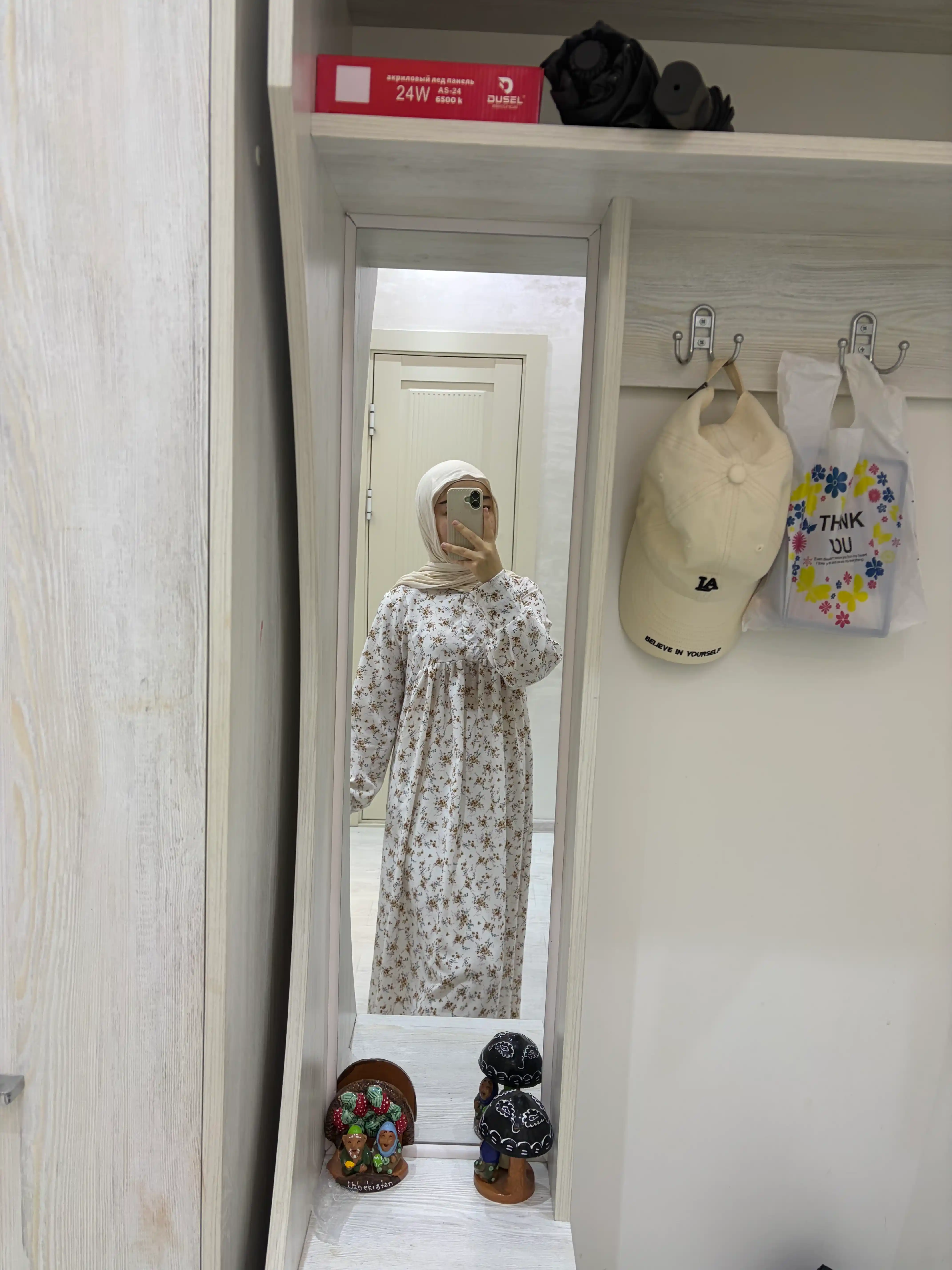 Ayollar uzun libosi yengi va gul naqshli, yozgi sarafan ro‘molsiz, standart 46-54 o‘lcham