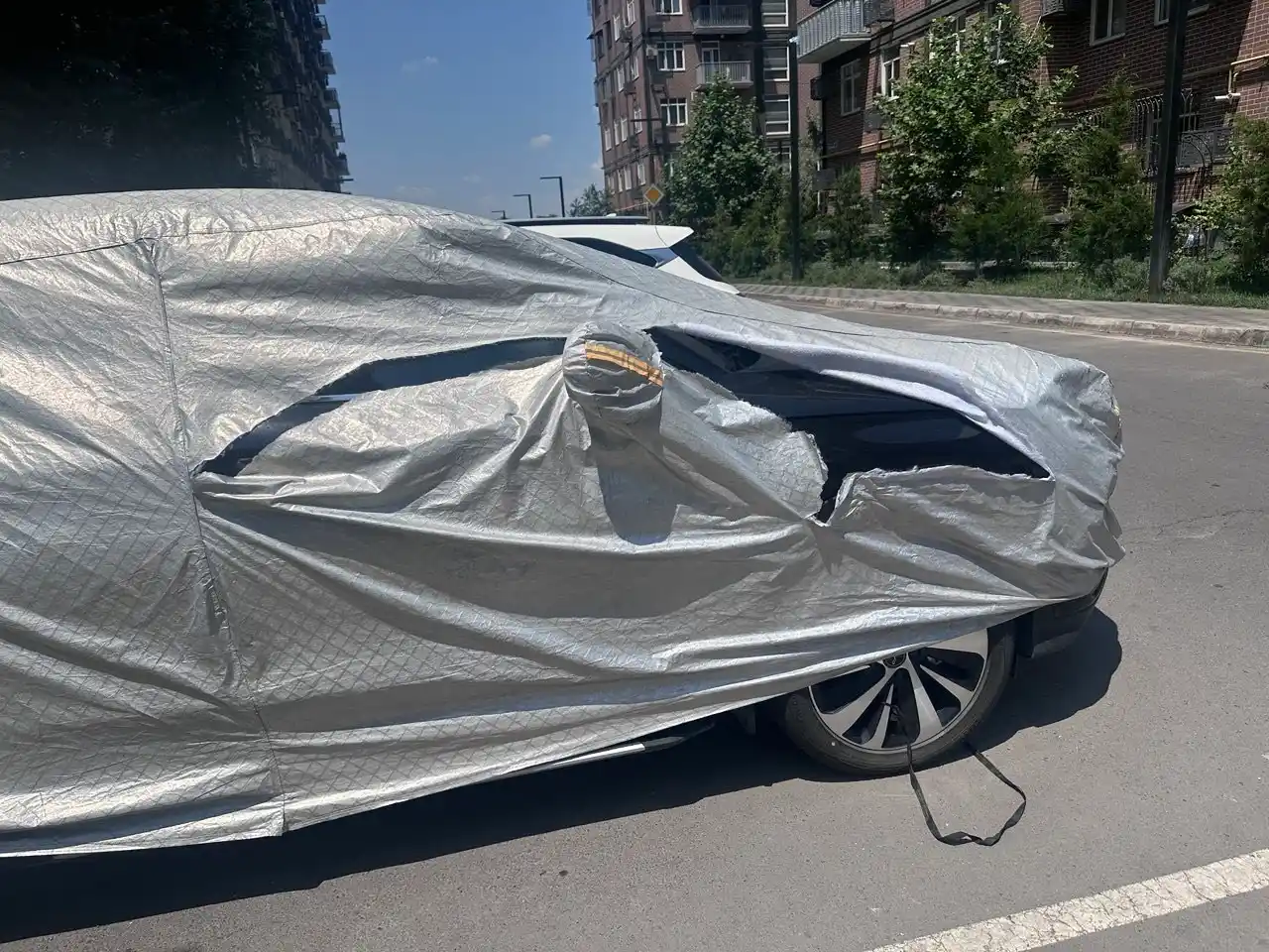 Защитный тент-чехол для автомобилей