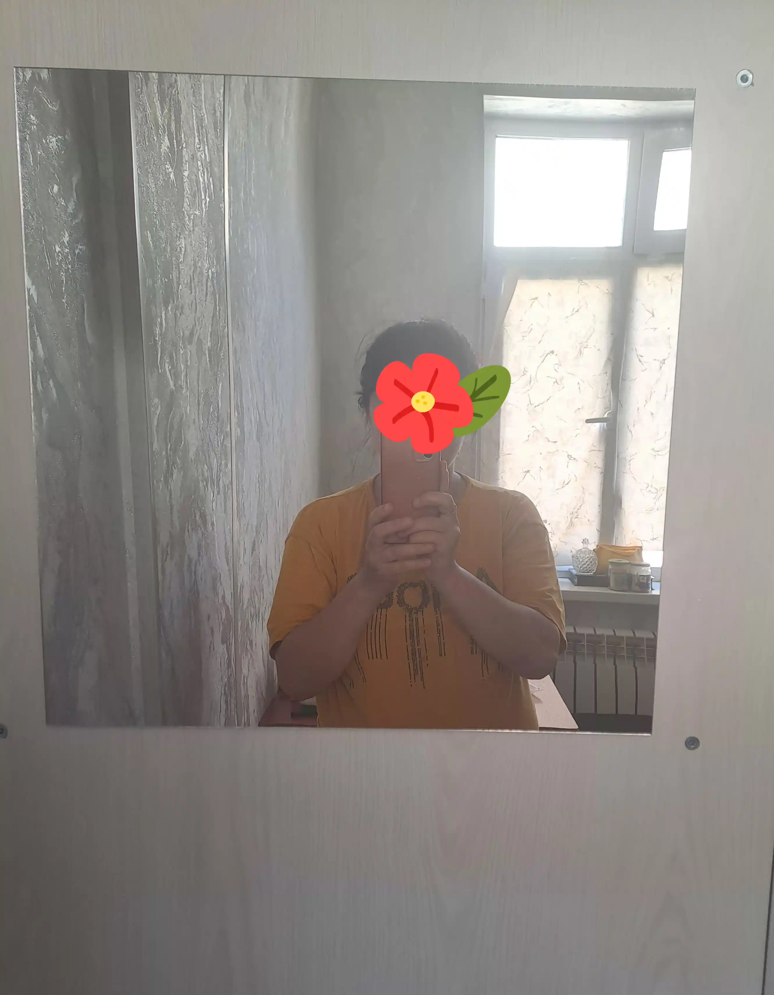 Egiluvchan va osson yopishtirildigan oyna, akril oyna