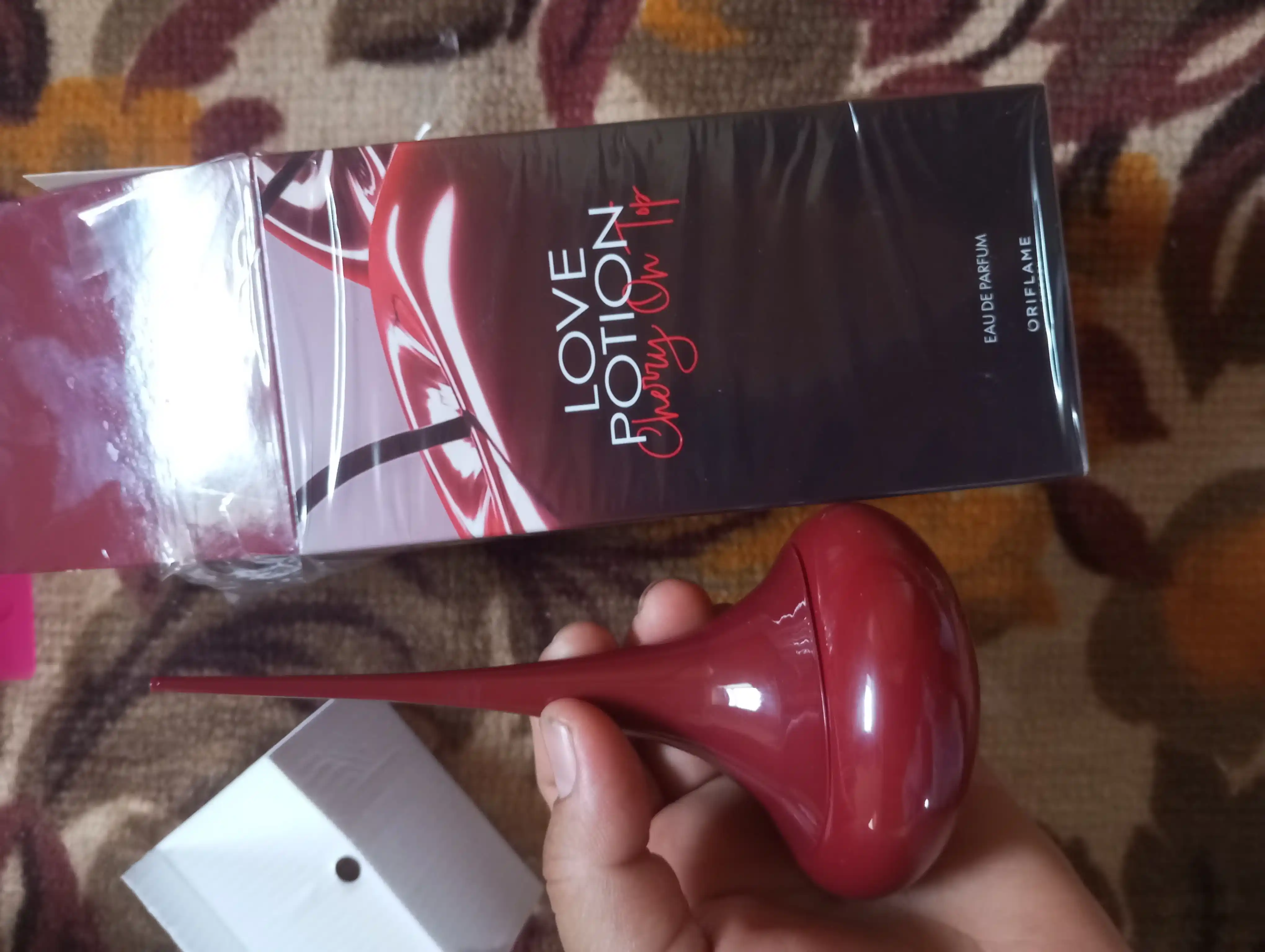 Love potion secrets ayollar uchun parfum vanil yasmin va qulupnay notalari bilan