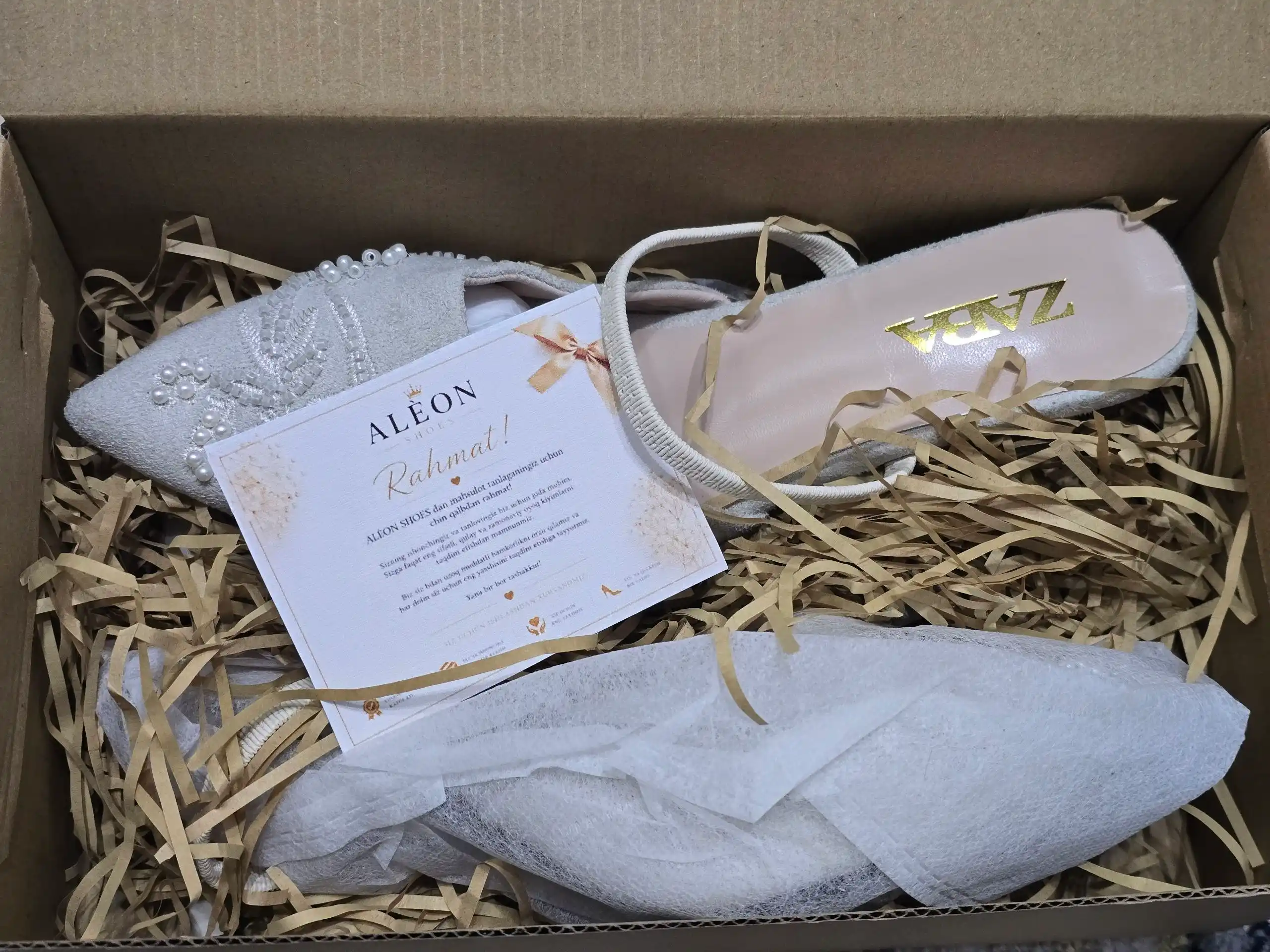Ayollar poyabzali, to‘q qizil rangli poyabzal, baland poshnali poyabzal, chiroyli poyabzal, qayiqchalar, myullar