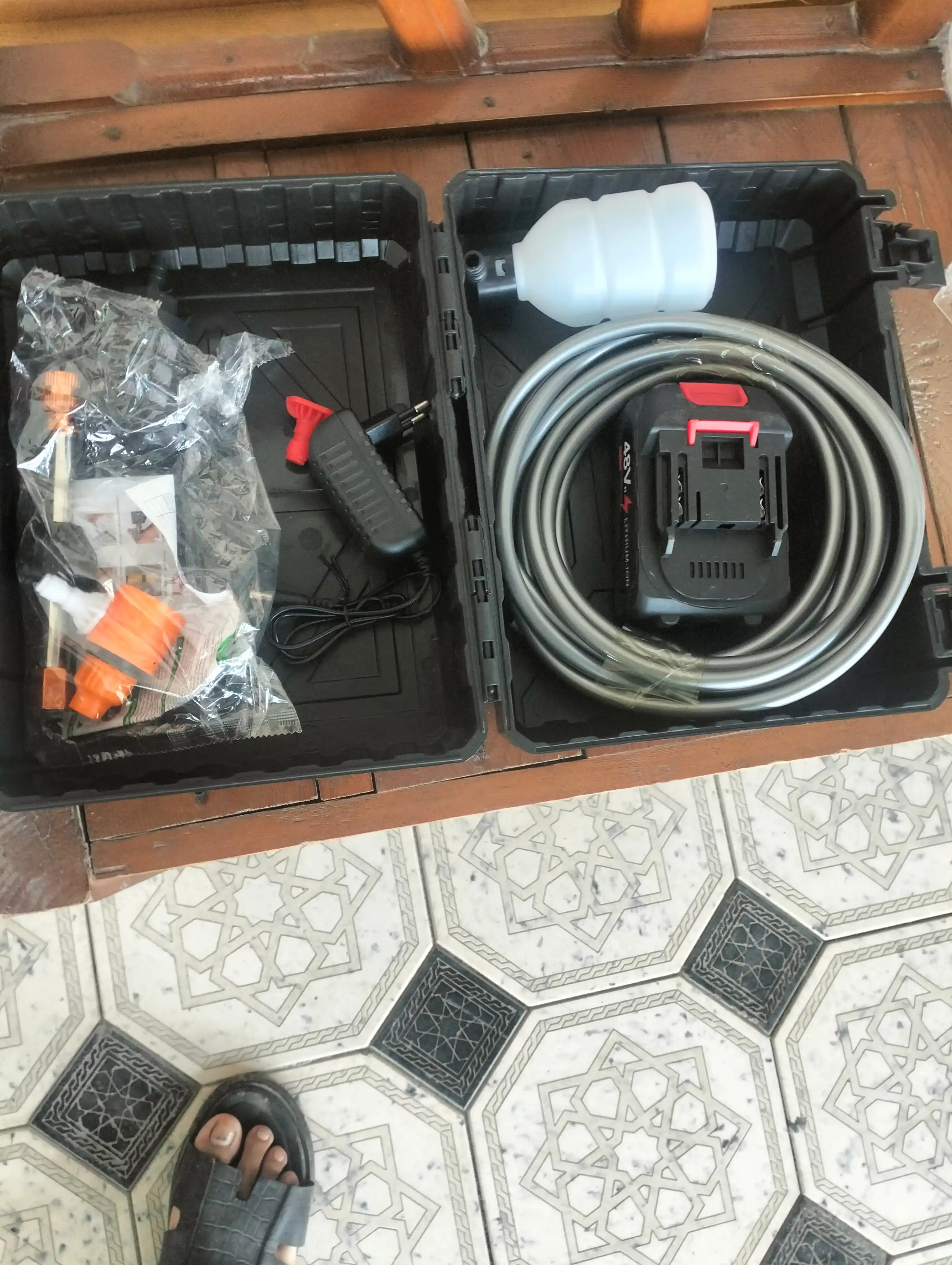 Akkumulyatorli mini moyka 48V, avtomobil va uy uchun ko‘pikli bosimli purkagich