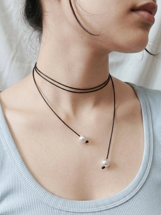 Qizlar uchun charm ip va durli chokerlar