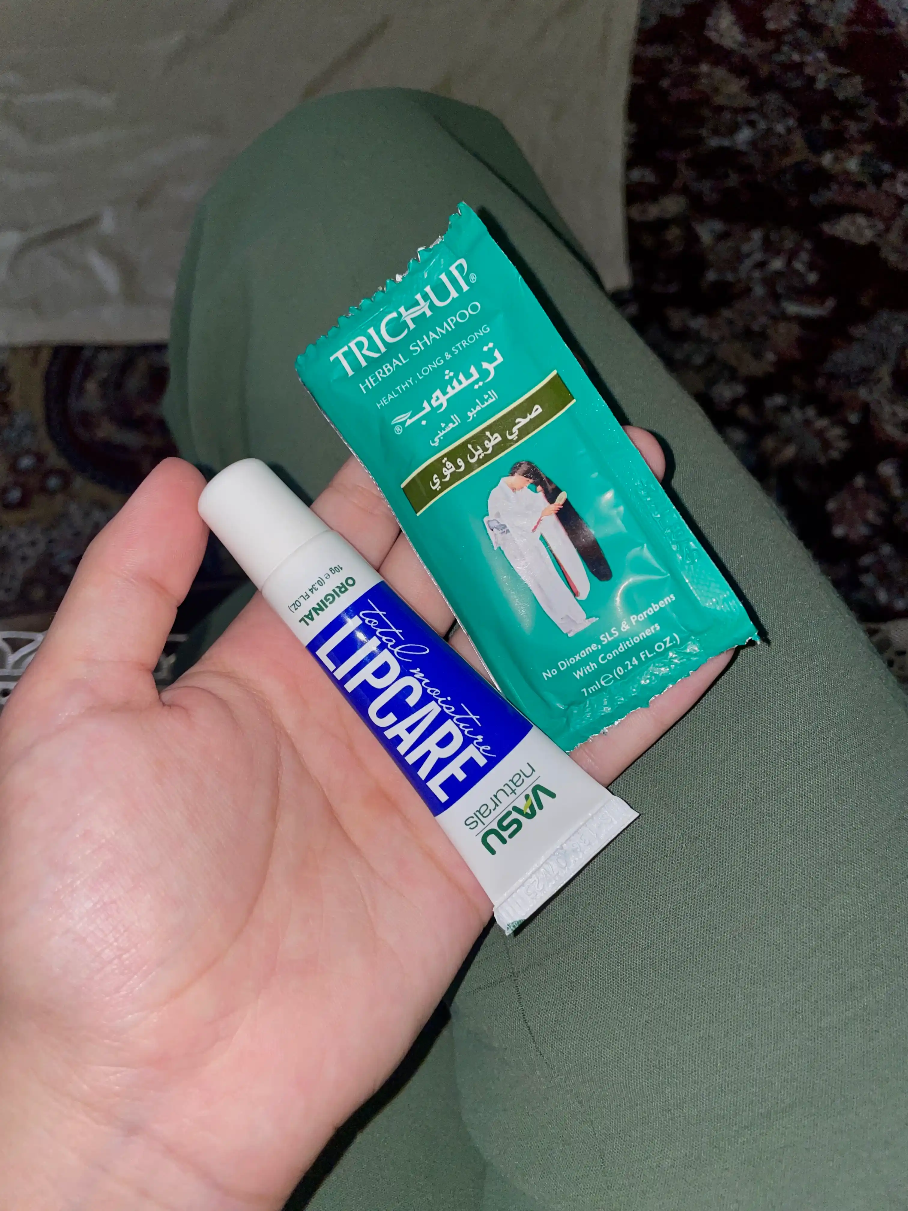 Vasu Lipcare 10 g lab balzami — namlantirish, oziqlantirish, quruqlikdan himoya