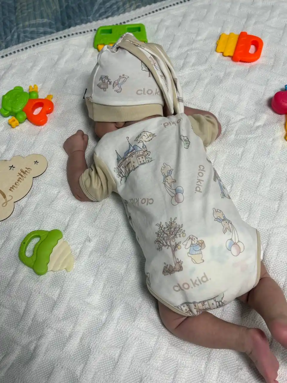 Oylar bo'yicha yangi tug'ilgan chaqaloqlarning fotosessiyalari uchun kartalar