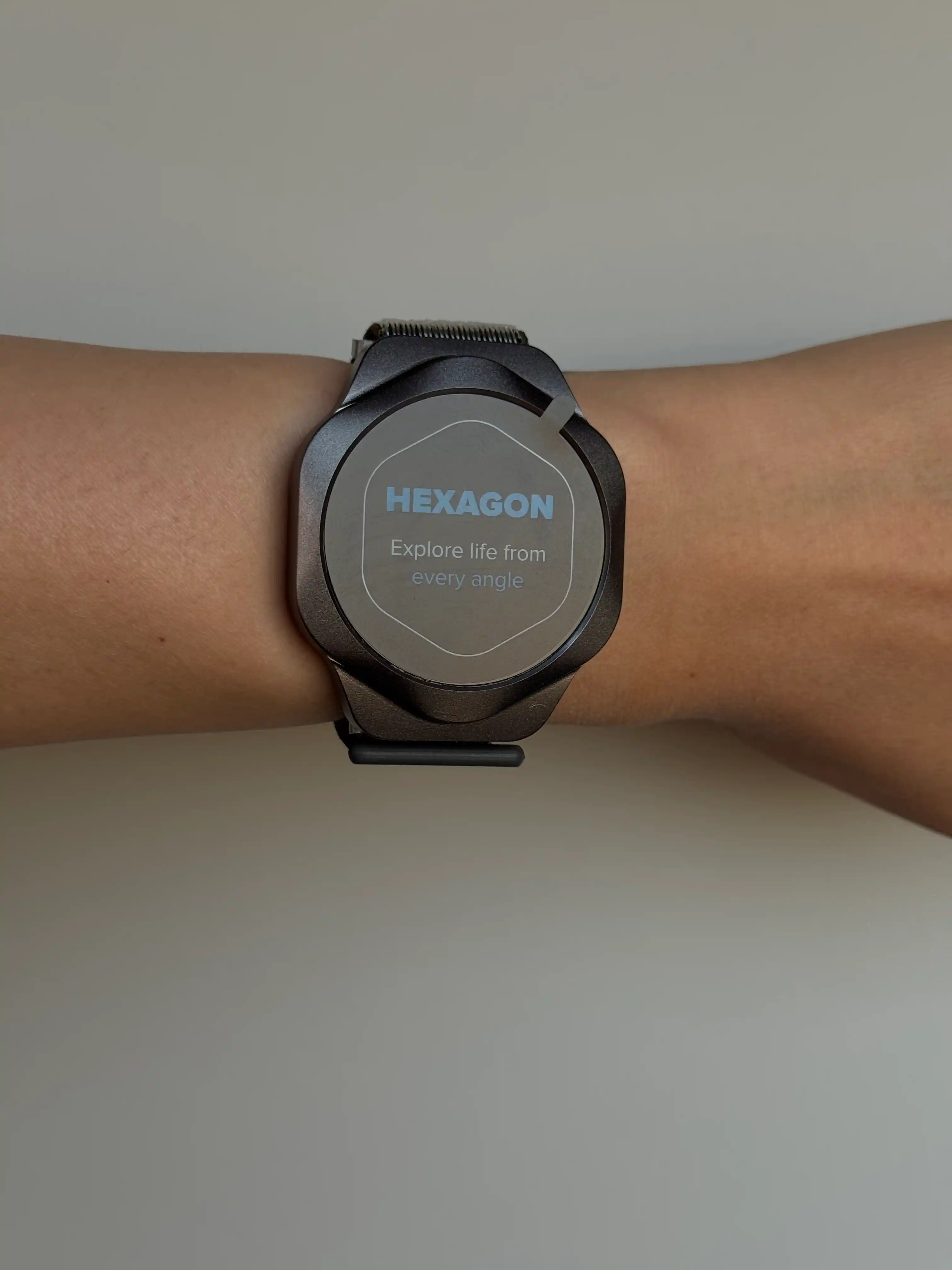 Смарт-часы Canyon Hexagon SW-88 AMOLED, с функцией звонков и двумя ремешками