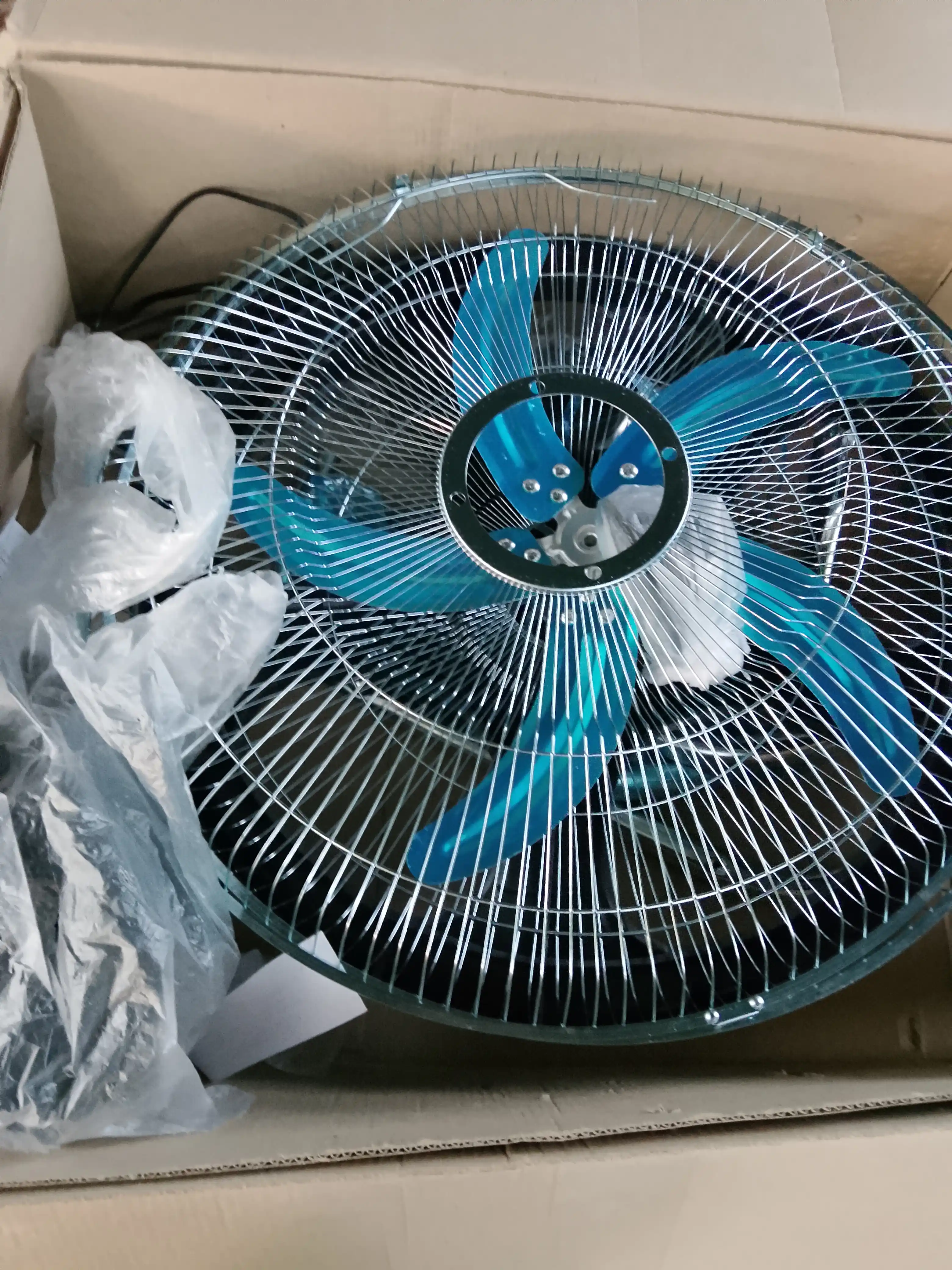 Polda turadigan ventilyator 100 vt 5 farrakli, shovqinsiz va qulay