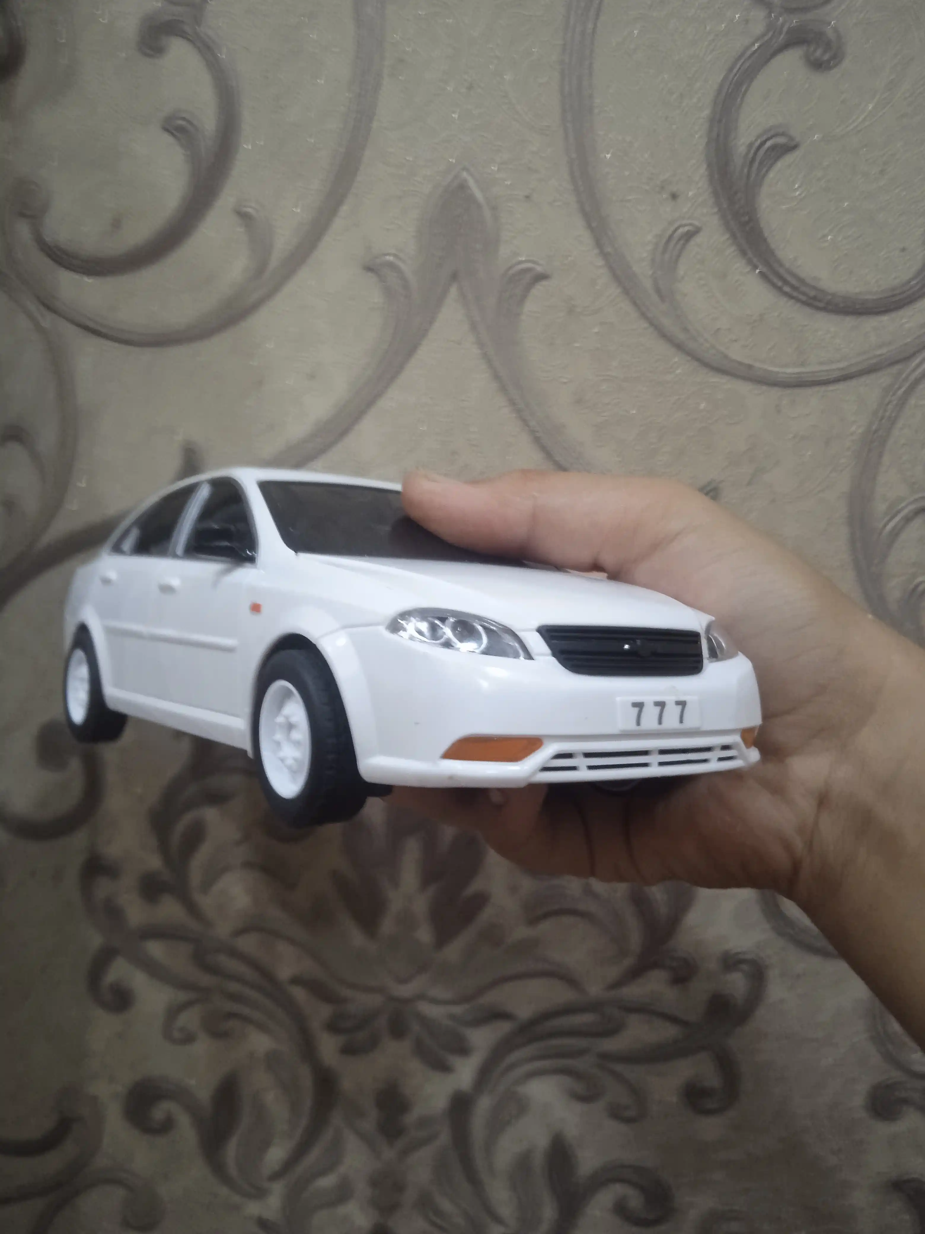 Игрушечная машина Gentra RC на пульте – мощный мотор яркие фары радиоуправление для детей