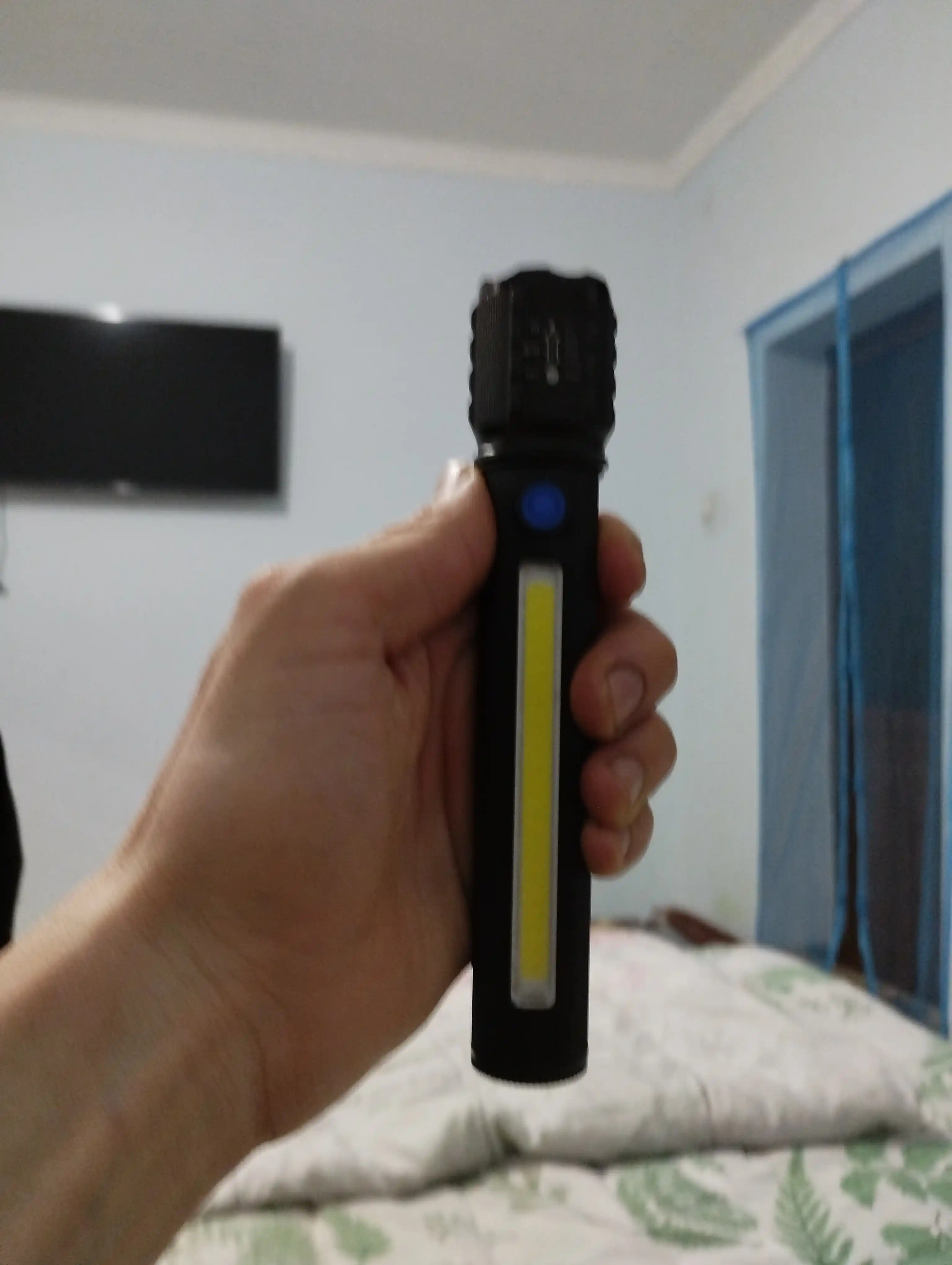 LED фонарь 450 лм, до 300 м, COB подсветка, IPX4, ручной фонарь с крючком