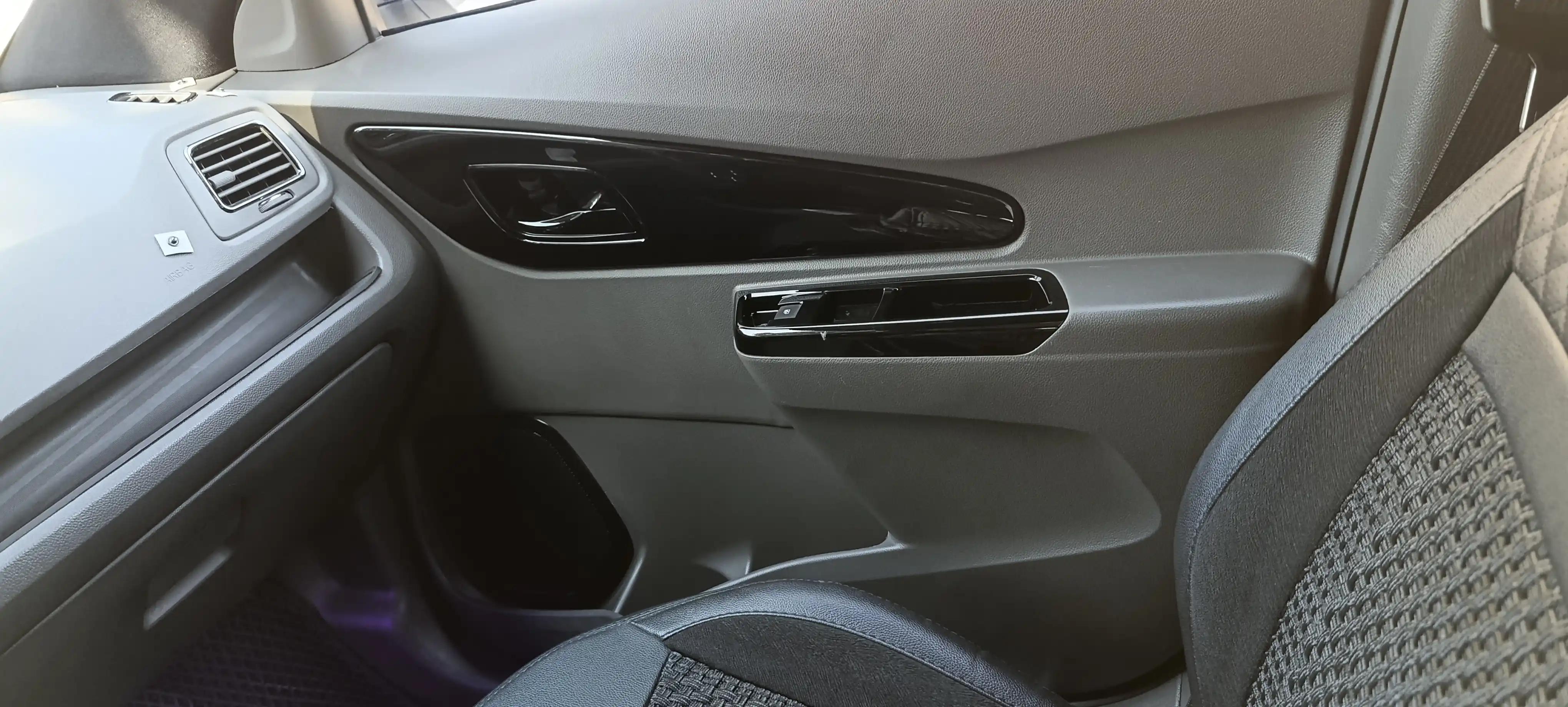 Chevrolet Cobalt ostona qoplamalari uch rangda