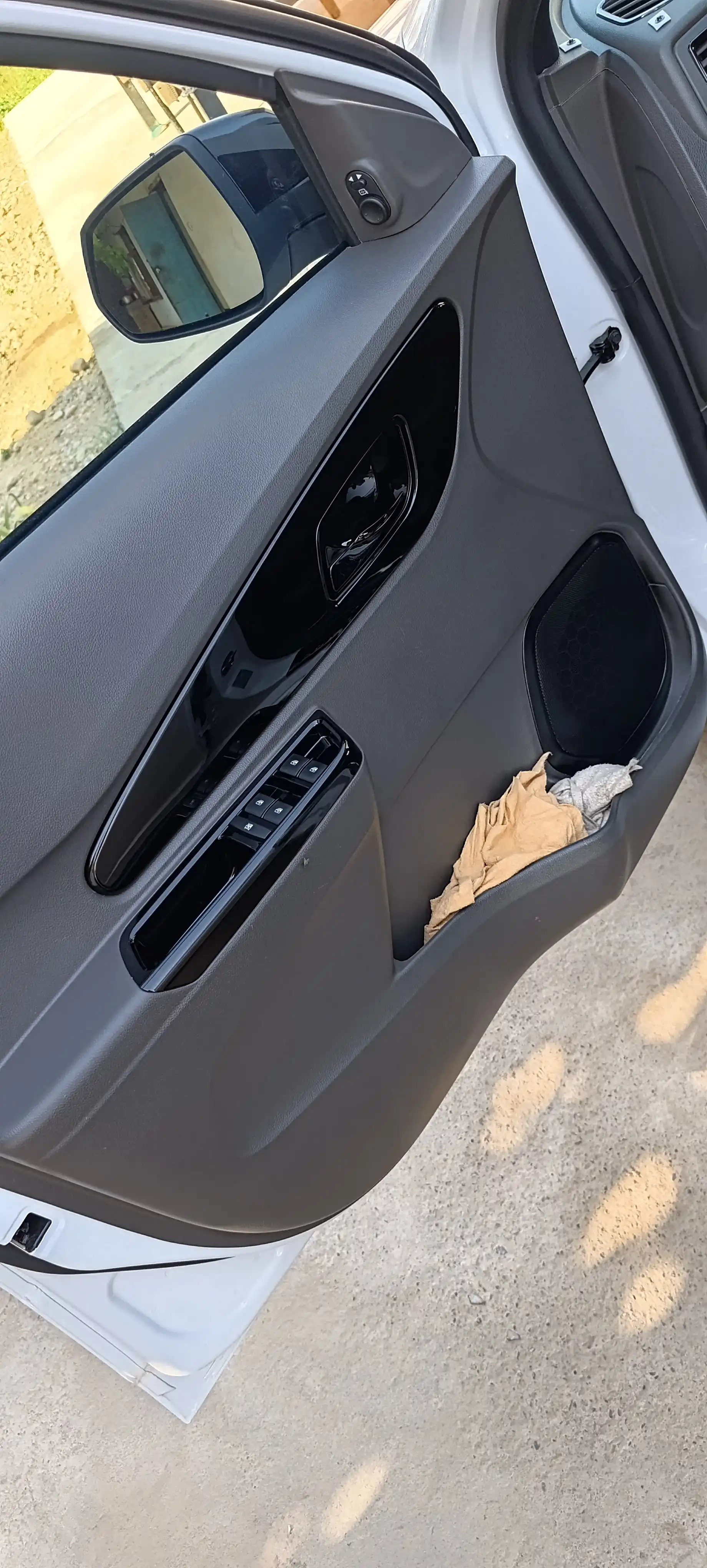 Chevrolet Cobalt ostona qoplamalari uch rangda