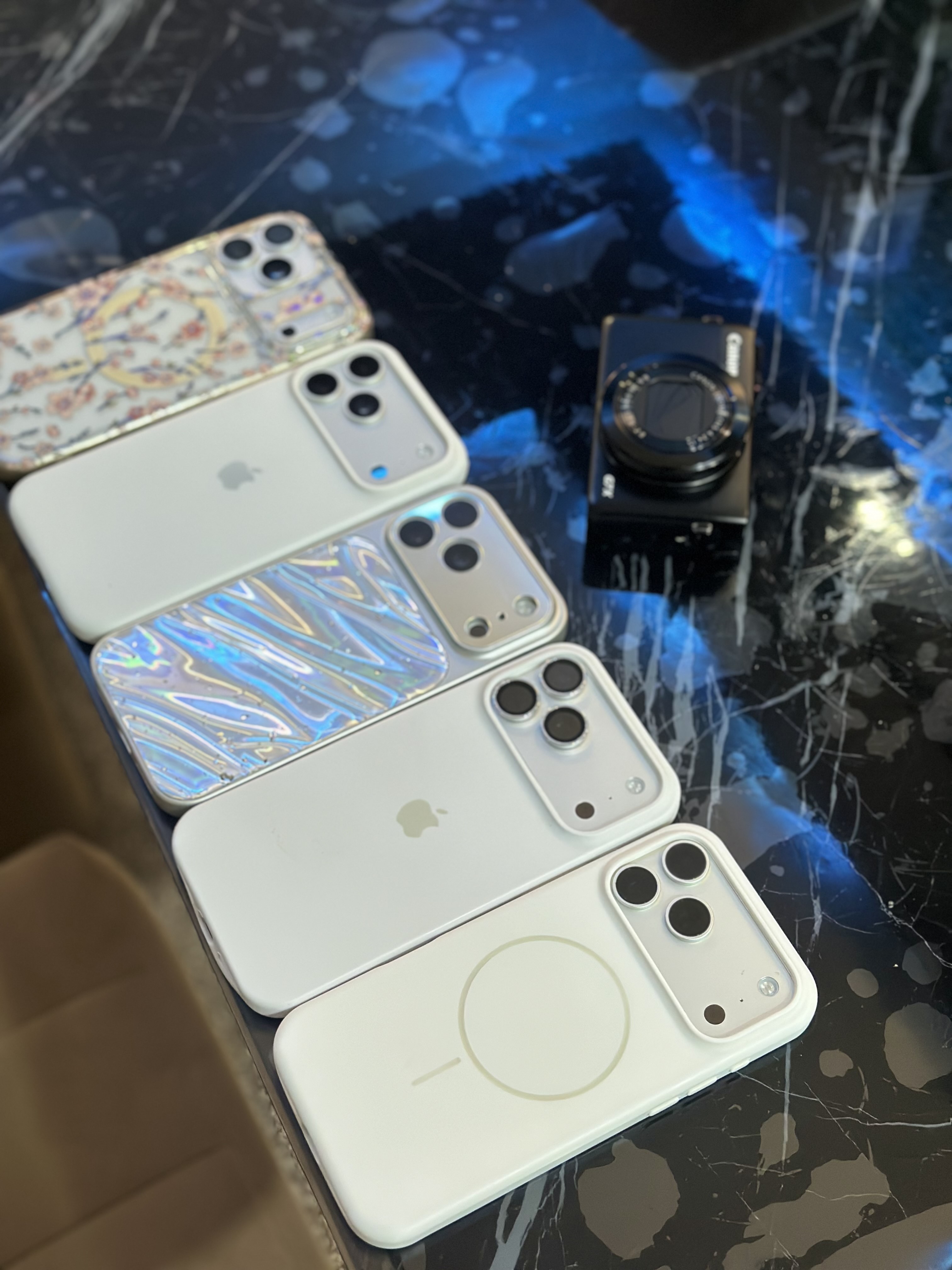 IPhone 17 Pro Max uchun silikon qoplamalar, logotipli, yupqa va yumshoq