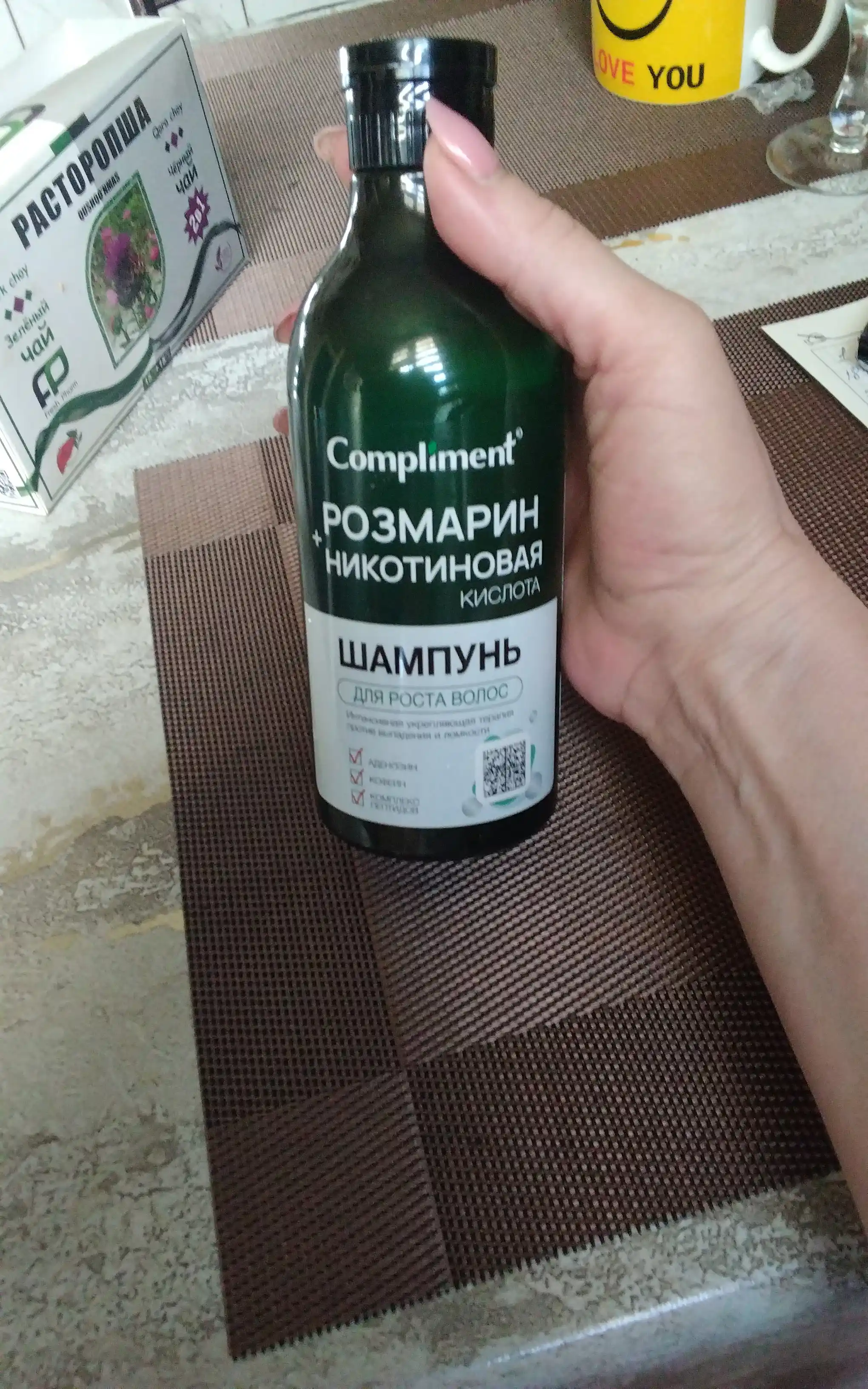 Soch o‘sishi uchun shampun Compliment, rozmarin va nikotin kislotasi bilan, 400 ml